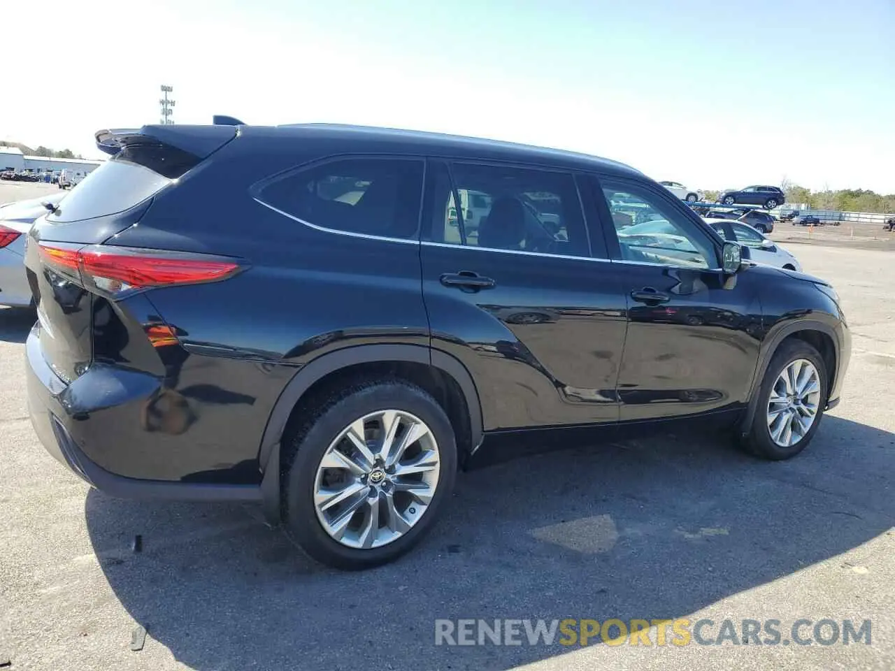 3 Photograph of a damaged car 5TDDZRBH1MS059253 TOYOTA HIGHLANDER 2021