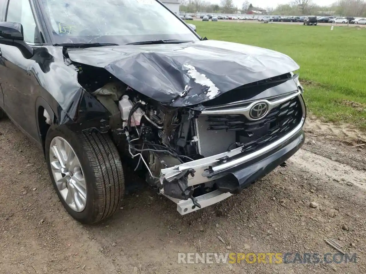 9 Photograph of a damaged car 5TDDZRBH1MS109696 TOYOTA HIGHLANDER 2021