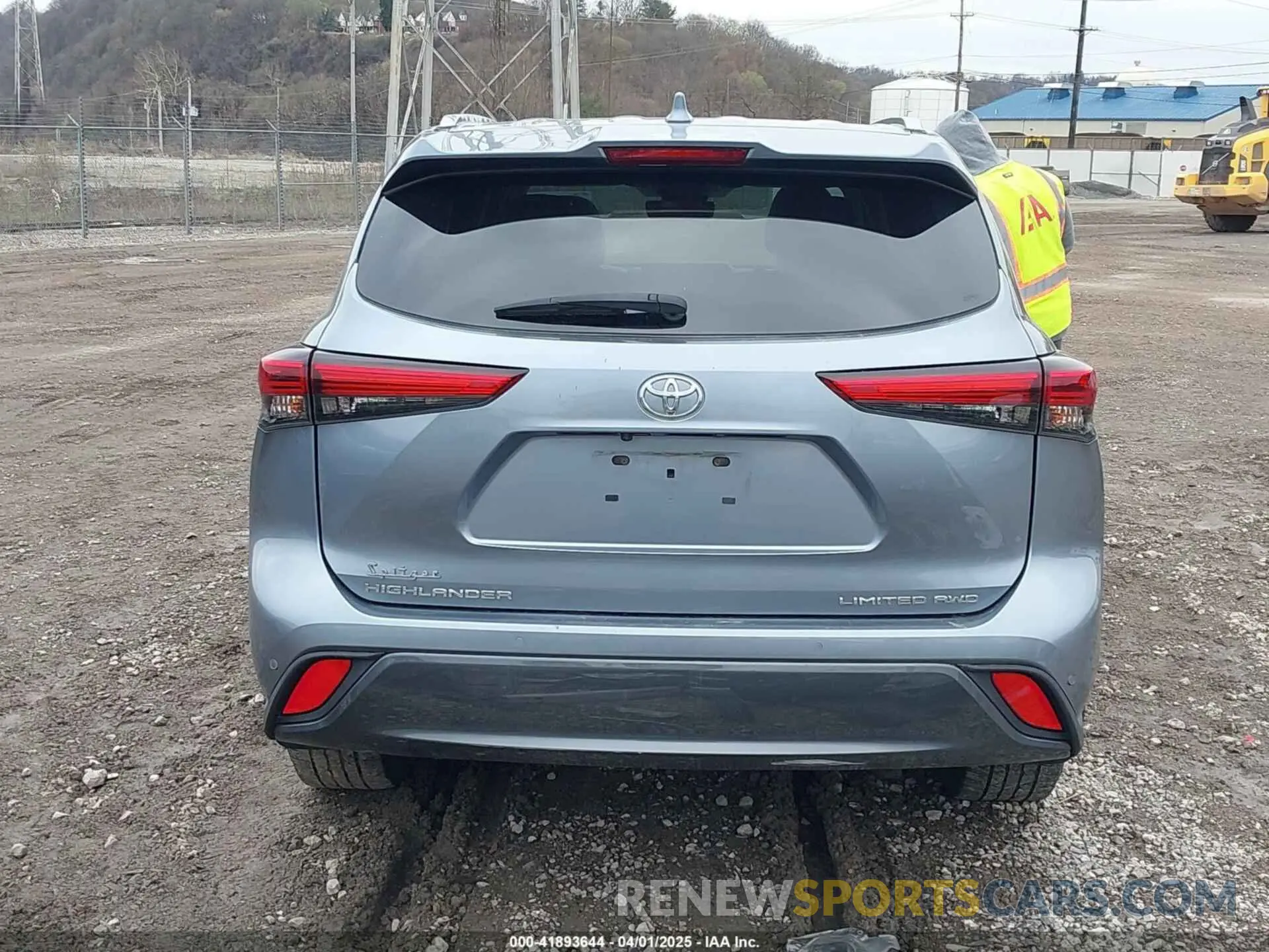 17 Photograph of a damaged car 5TDDZRBH2MS108413 TOYOTA HIGHLANDER 2021