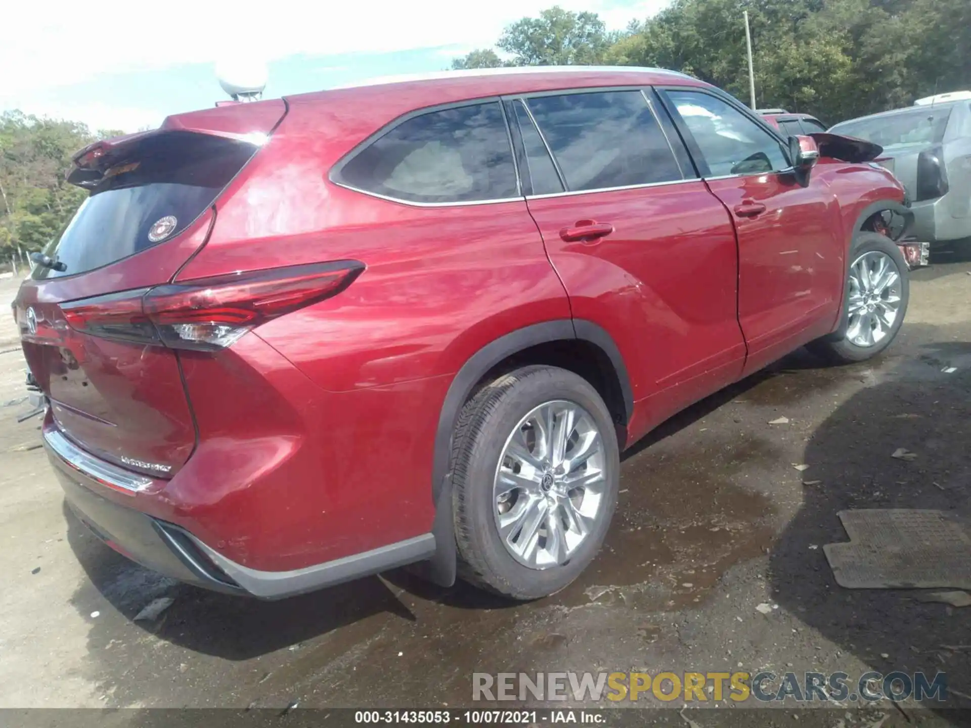 4 Photograph of a damaged car 5TDDZRBH3MS537821 TOYOTA HIGHLANDER 2021