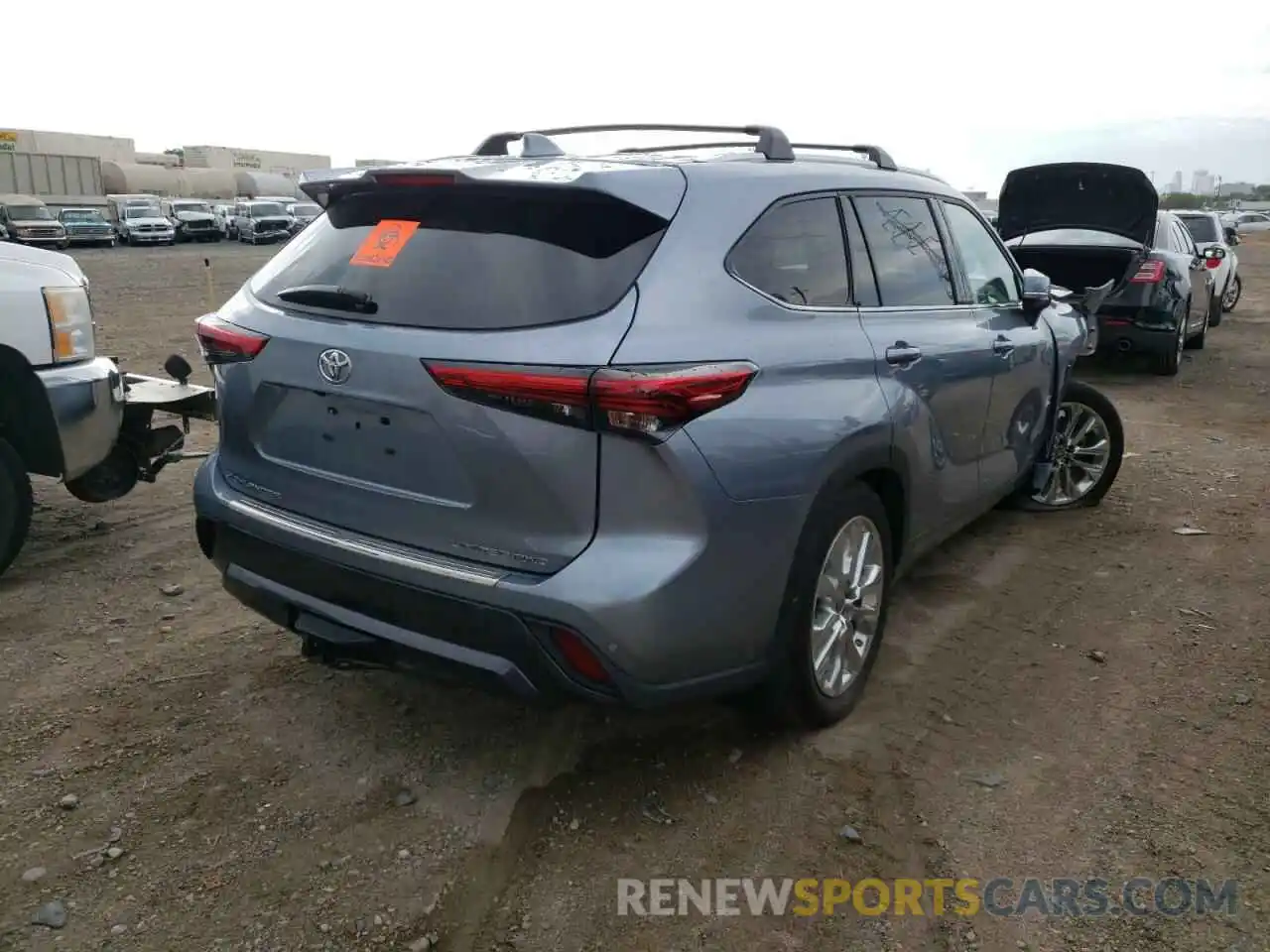 4 Photograph of a damaged car 5TDDZRBH5MS122029 TOYOTA HIGHLANDER 2021