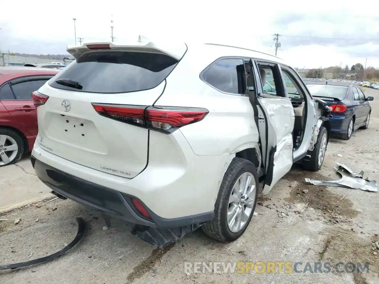 4 Photograph of a damaged car 5TDDZRBH5MS540087 TOYOTA HIGHLANDER 2021