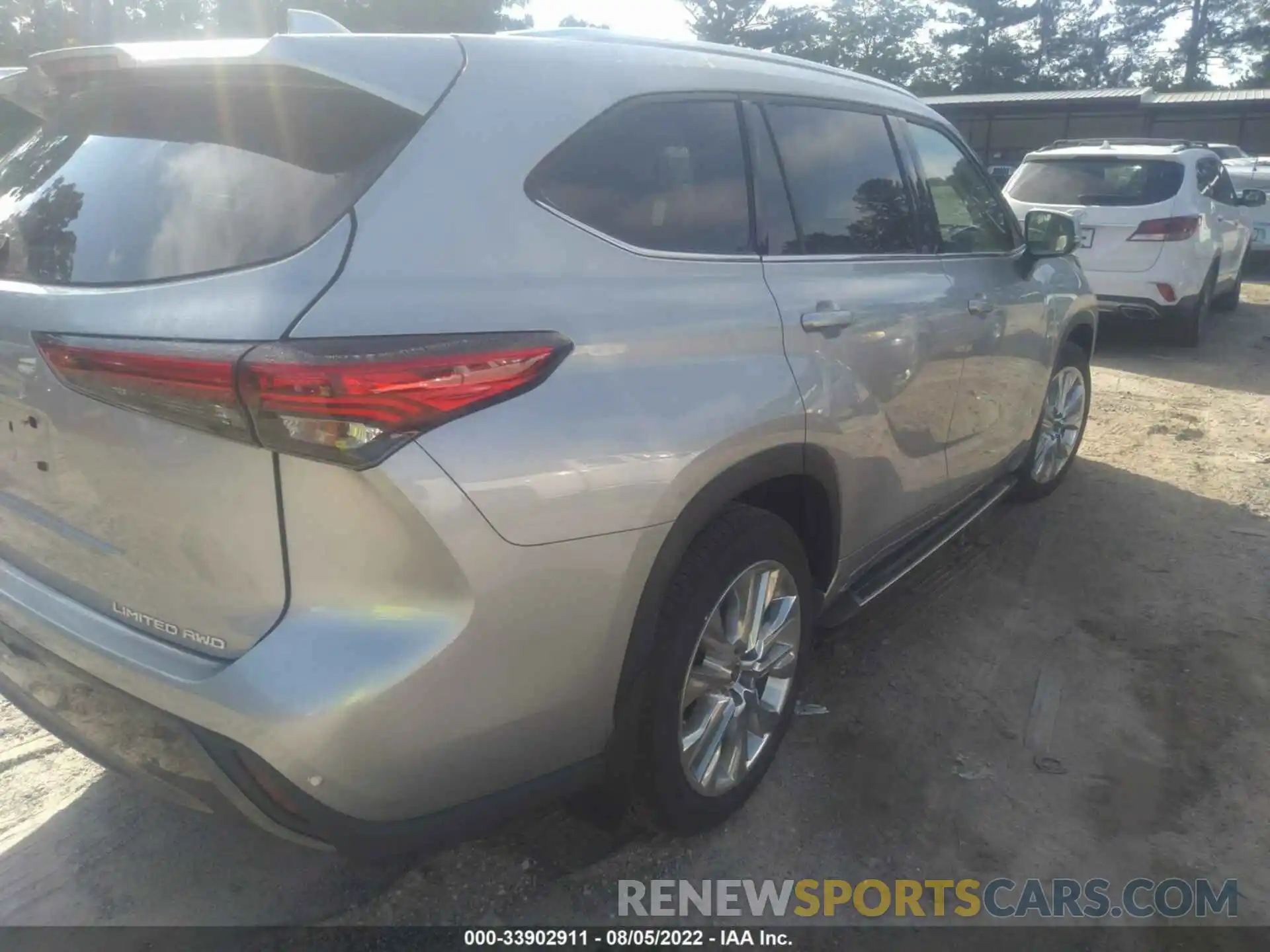 4 Photograph of a damaged car 5TDDZRBH5MS558928 TOYOTA HIGHLANDER 2021