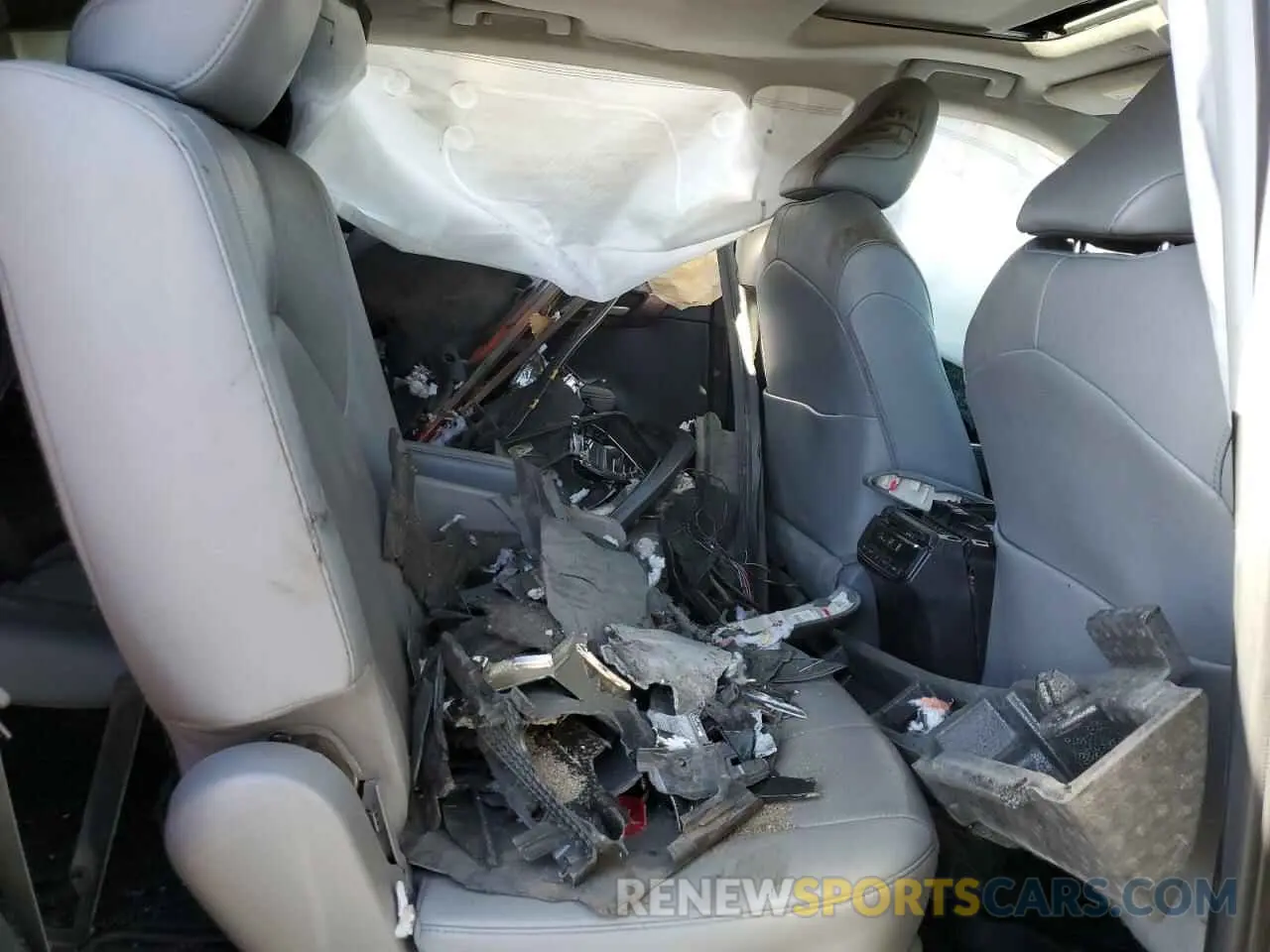 11 Photograph of a damaged car 5TDDZRBH6MS138210 TOYOTA HIGHLANDER 2021