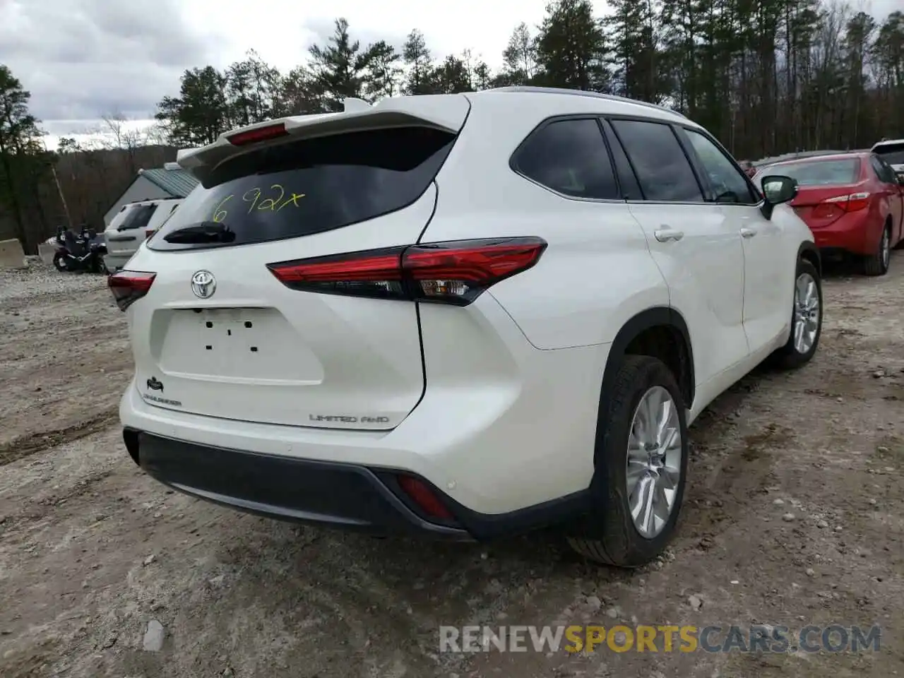 4 Photograph of a damaged car 5TDDZRBH7MS141150 TOYOTA HIGHLANDER 2021