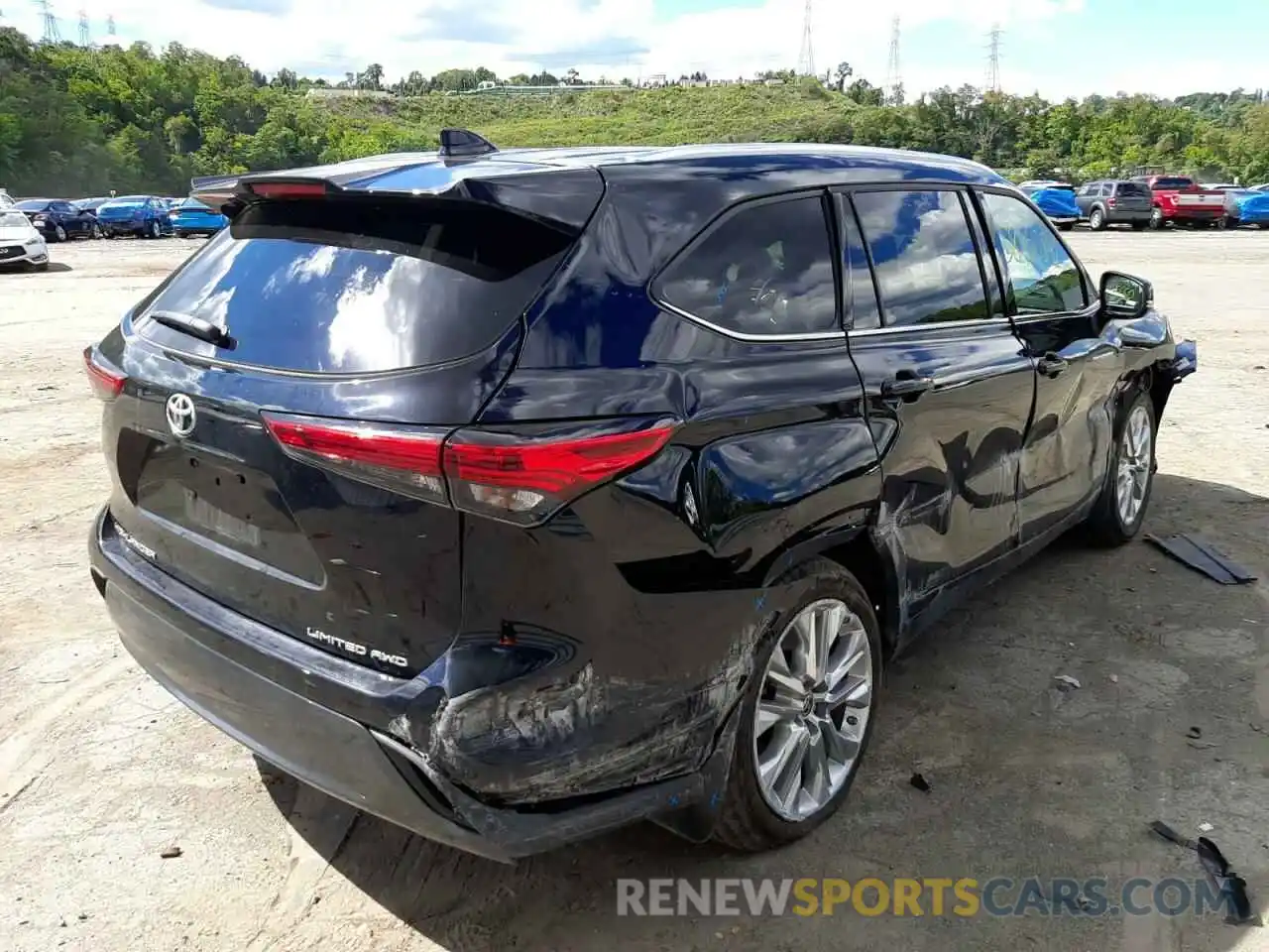 4 Photograph of a damaged car 5TDDZRBH7MS158983 TOYOTA HIGHLANDER 2021