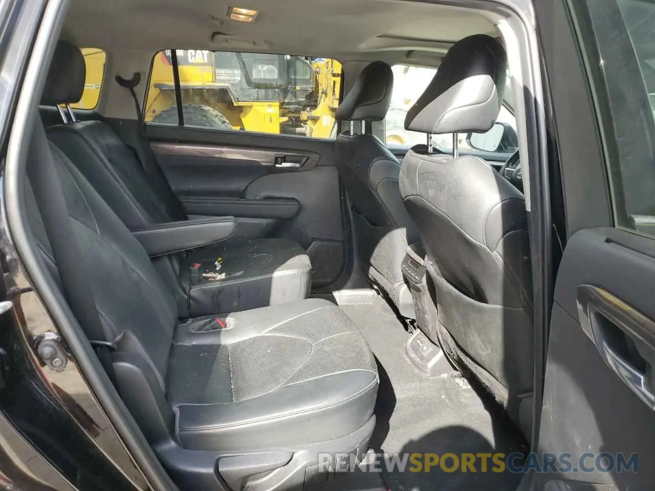 11 Photograph of a damaged car 5TDDZRBH8MS070640 TOYOTA HIGHLANDER 2021