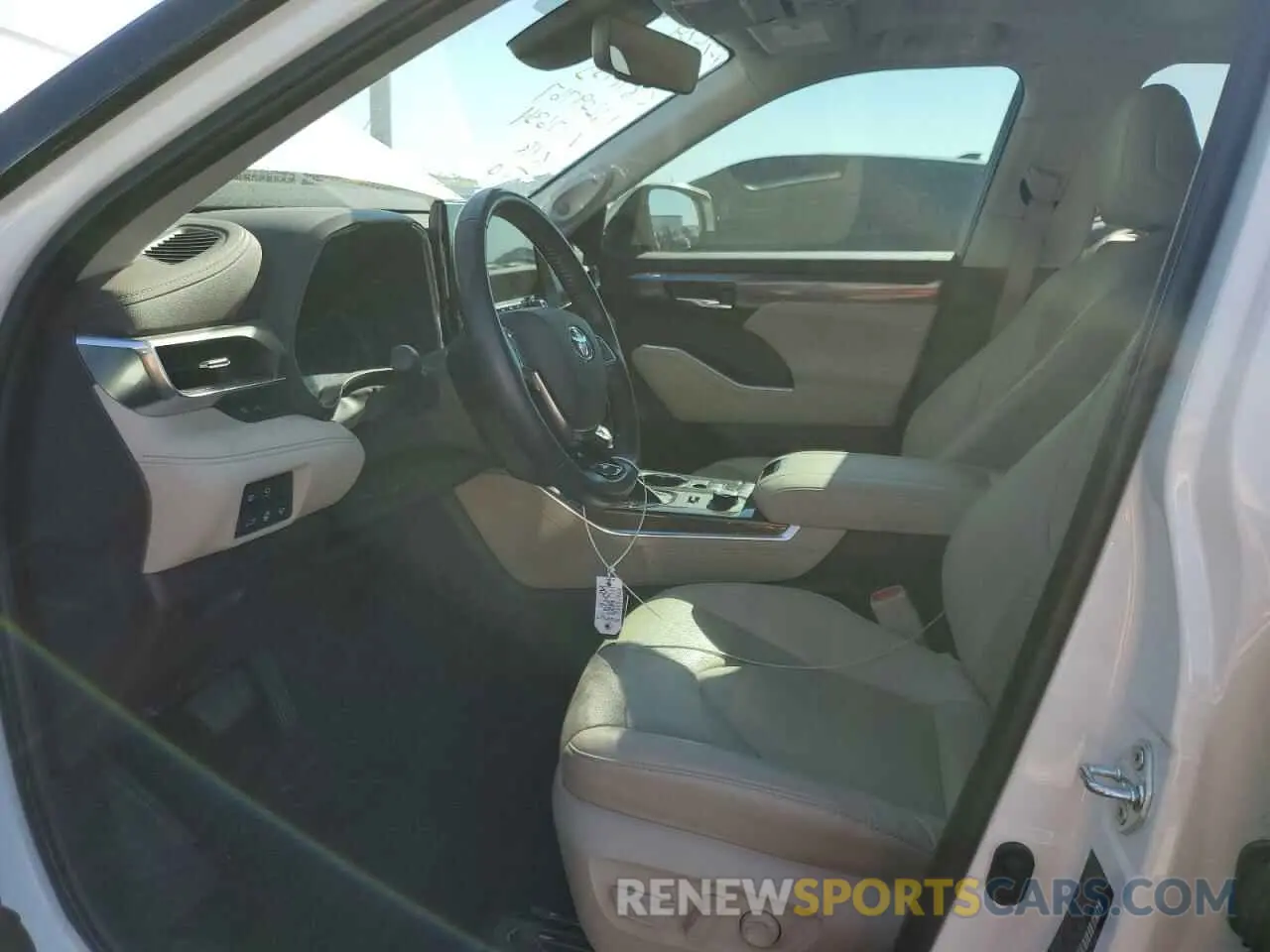 7 Photograph of a damaged car 5TDDZRBH8MS117634 TOYOTA HIGHLANDER 2021