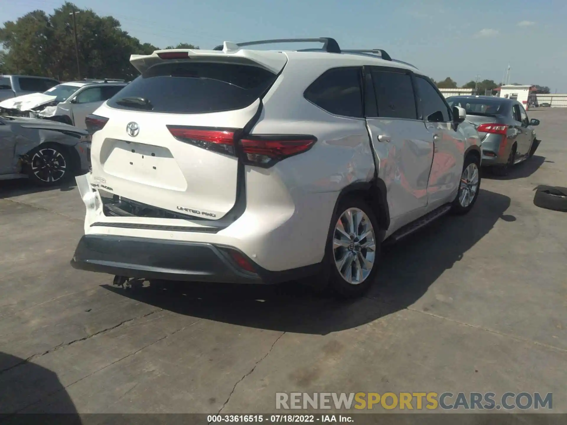 4 Photograph of a damaged car 5TDDZRBH9MS121241 TOYOTA HIGHLANDER 2021