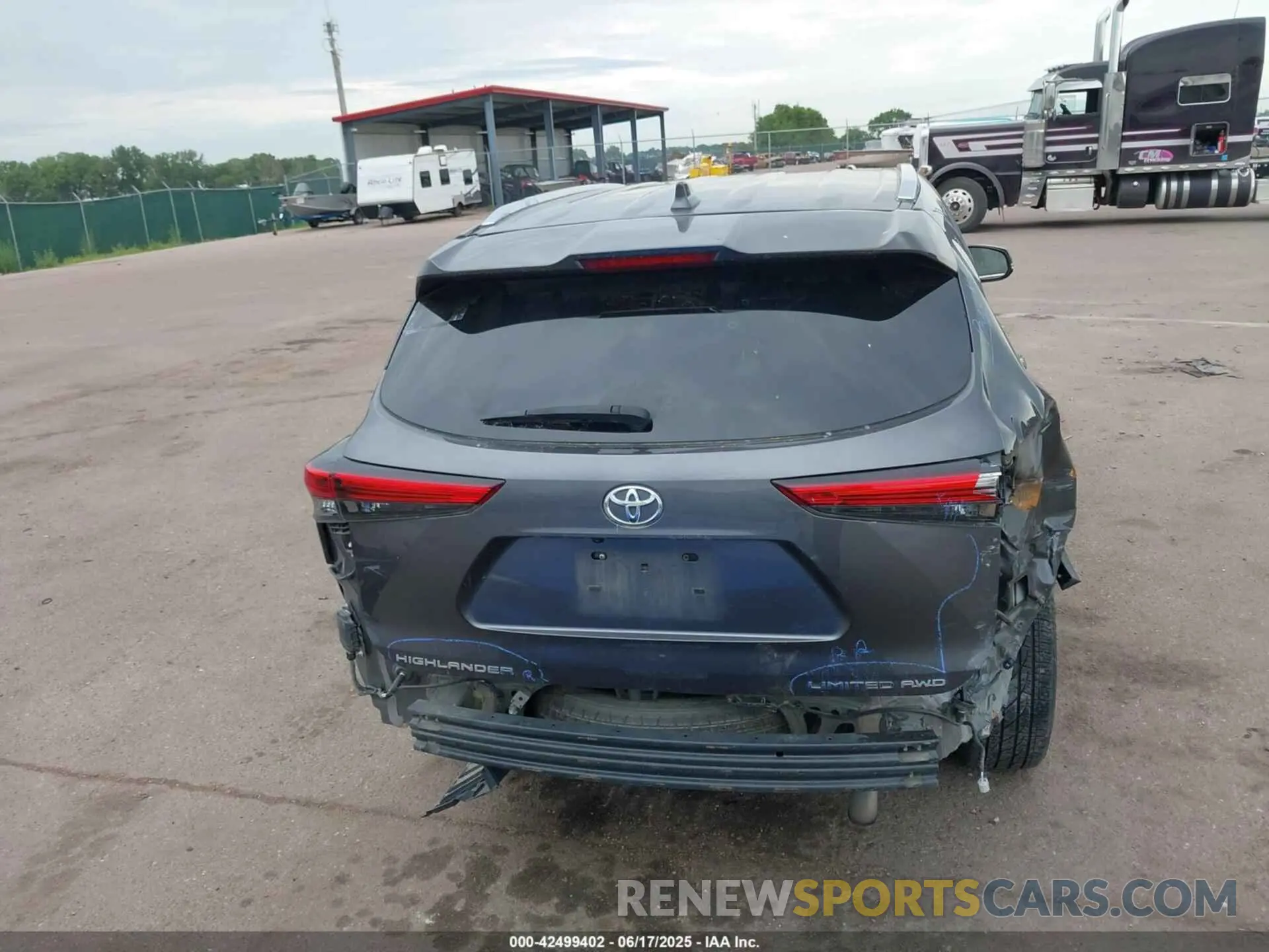 17 Photograph of a damaged car 5TDDZRBH9MS540657 TOYOTA HIGHLANDER 2021