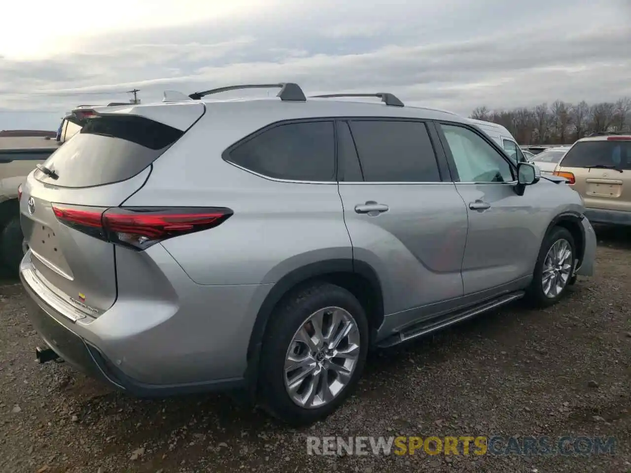 3 Photograph of a damaged car 5TDDZRBHXMS525827 TOYOTA HIGHLANDER 2021