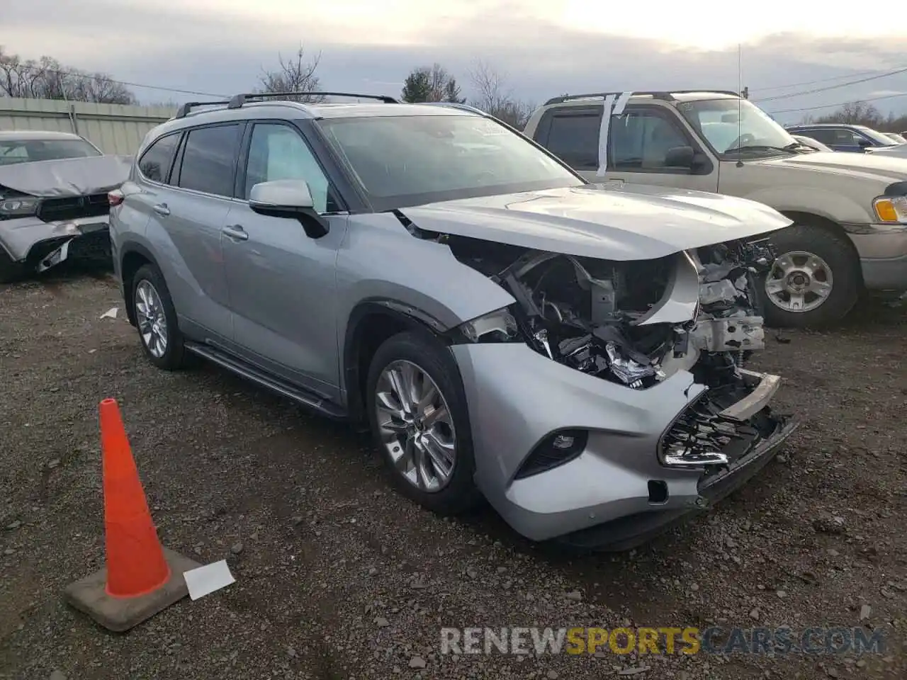 4 Photograph of a damaged car 5TDDZRBHXMS525827 TOYOTA HIGHLANDER 2021