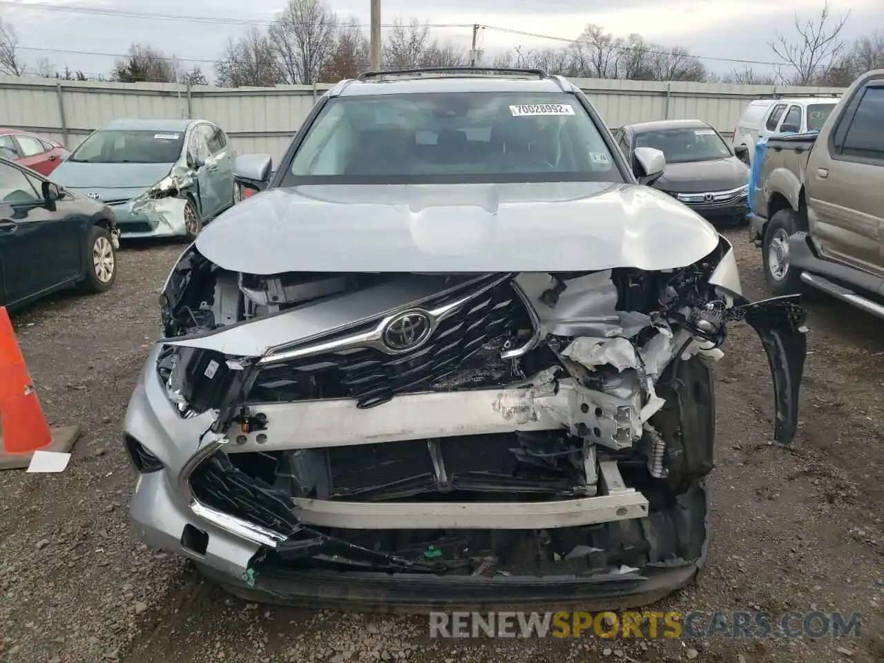 5 Photograph of a damaged car 5TDDZRBHXMS525827 TOYOTA HIGHLANDER 2021