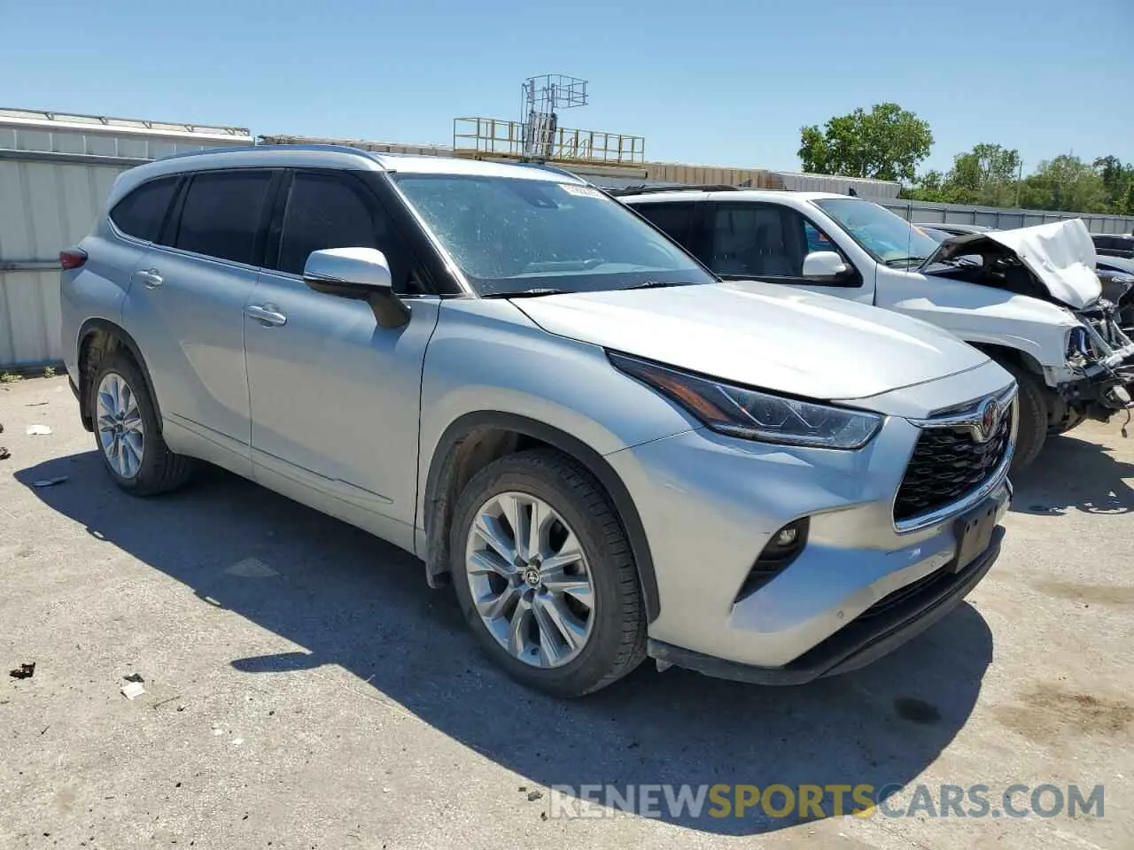 4 Photograph of a damaged car 5TDDZRBHXMS528551 TOYOTA HIGHLANDER 2021