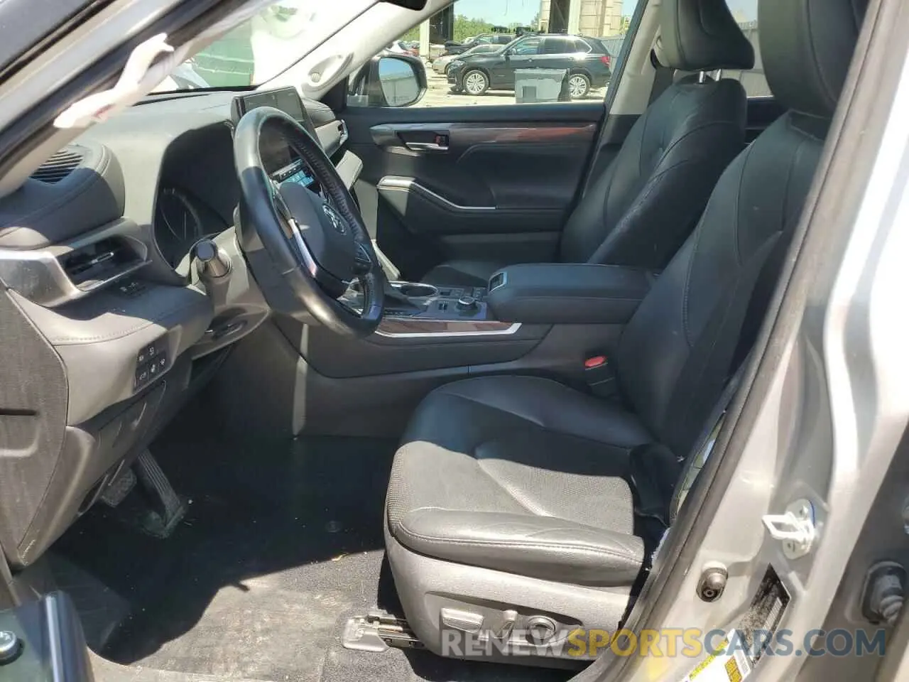 7 Photograph of a damaged car 5TDDZRBHXMS528551 TOYOTA HIGHLANDER 2021