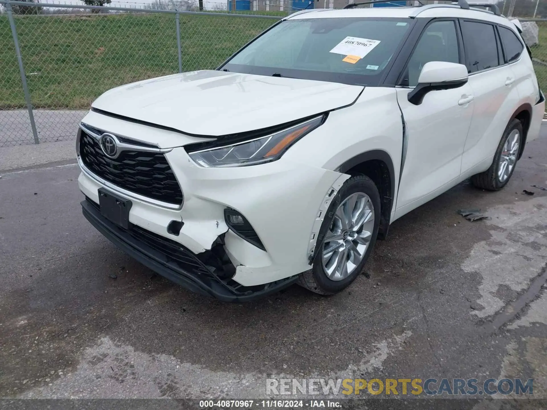 19 Photograph of a damaged car 5TDDZRBHXMS530798 TOYOTA HIGHLANDER 2021