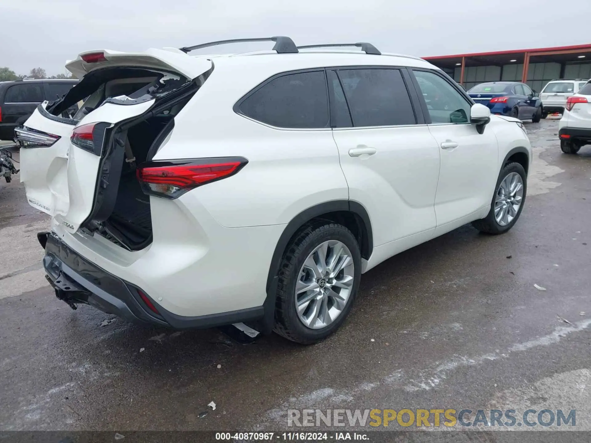 4 Photograph of a damaged car 5TDDZRBHXMS530798 TOYOTA HIGHLANDER 2021
