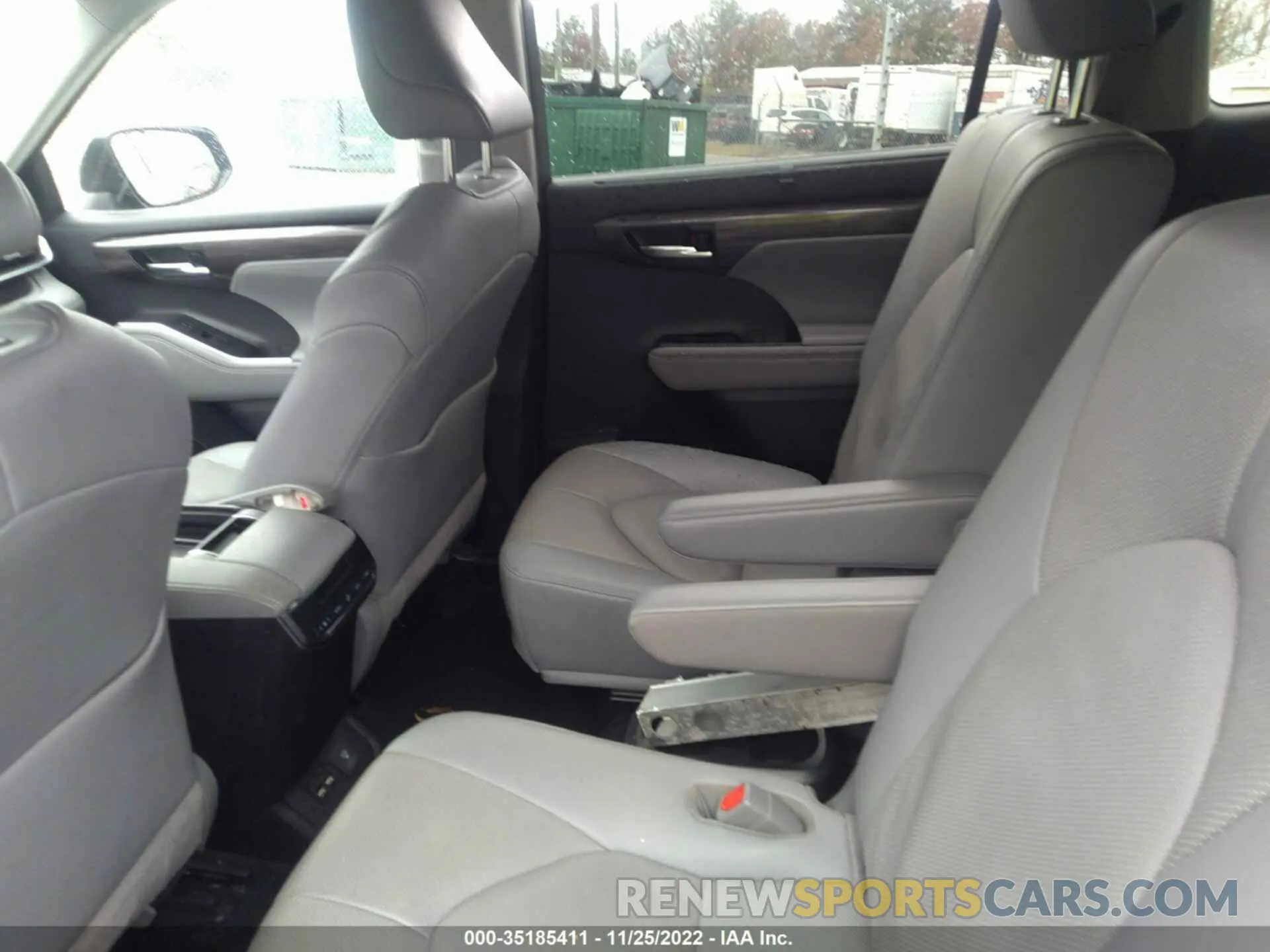 8 Photograph of a damaged car 5TDDZRBHXMS554082 TOYOTA HIGHLANDER 2021