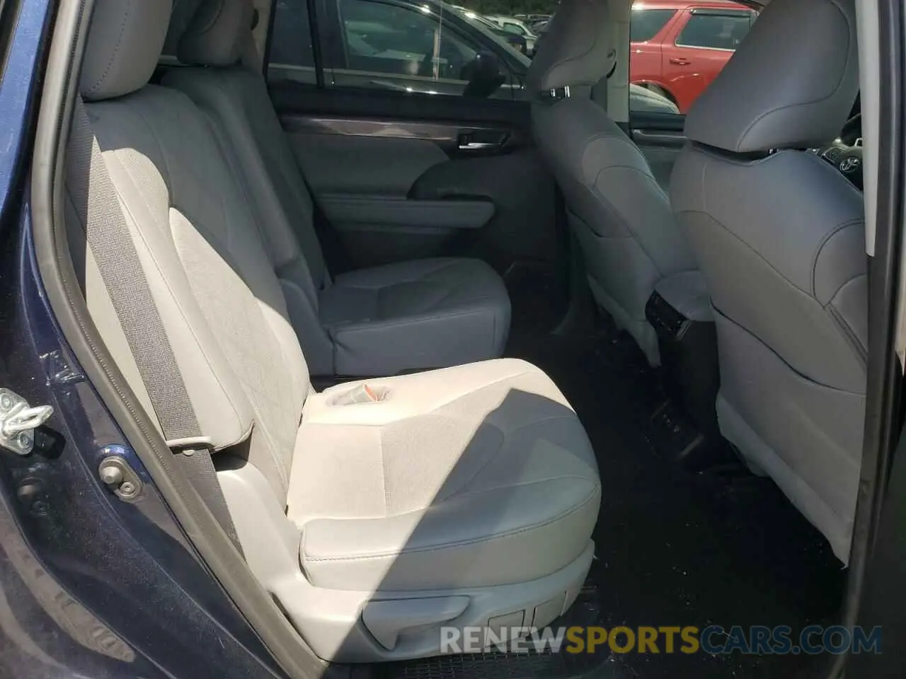 11 Photograph of a damaged car 5TDEBRCH2MS021540 TOYOTA HIGHLANDER 2021