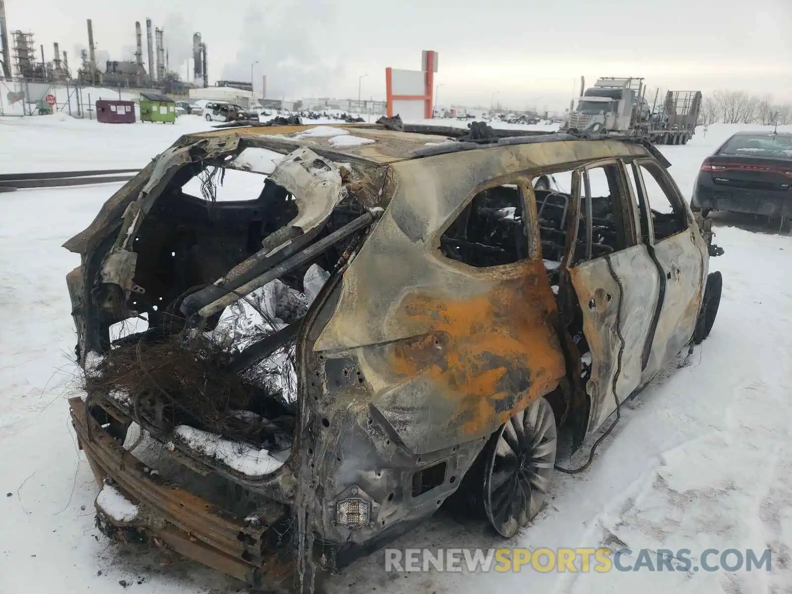 4 Photograph of a damaged car 5TDEBRCH2MS022249 TOYOTA HIGHLANDER 2021