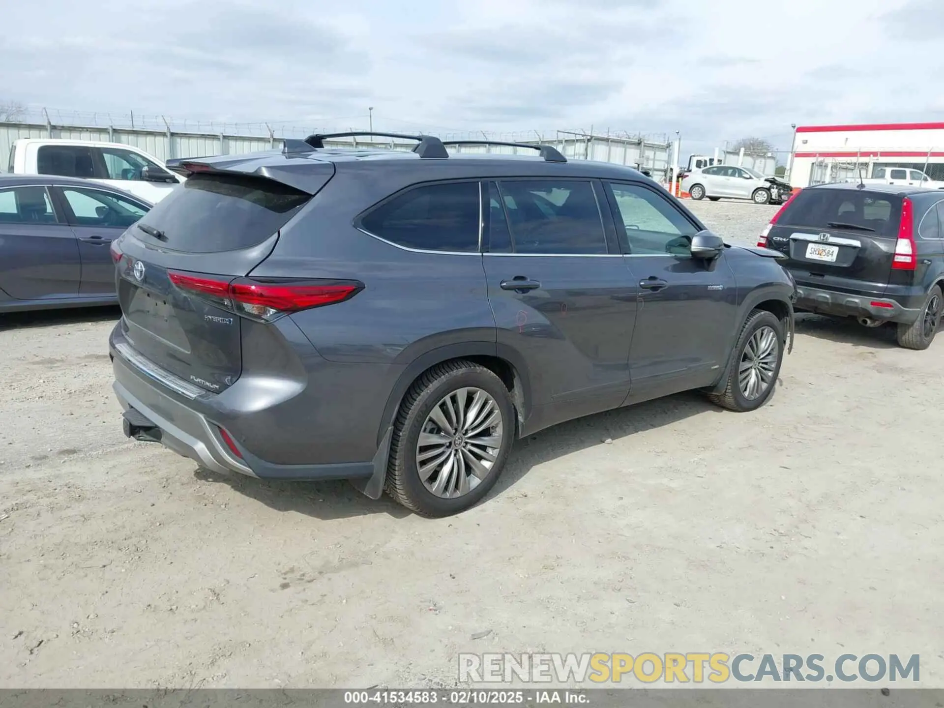 4 Photograph of a damaged car 5TDEBRCH4MS026853 TOYOTA HIGHLANDER 2021