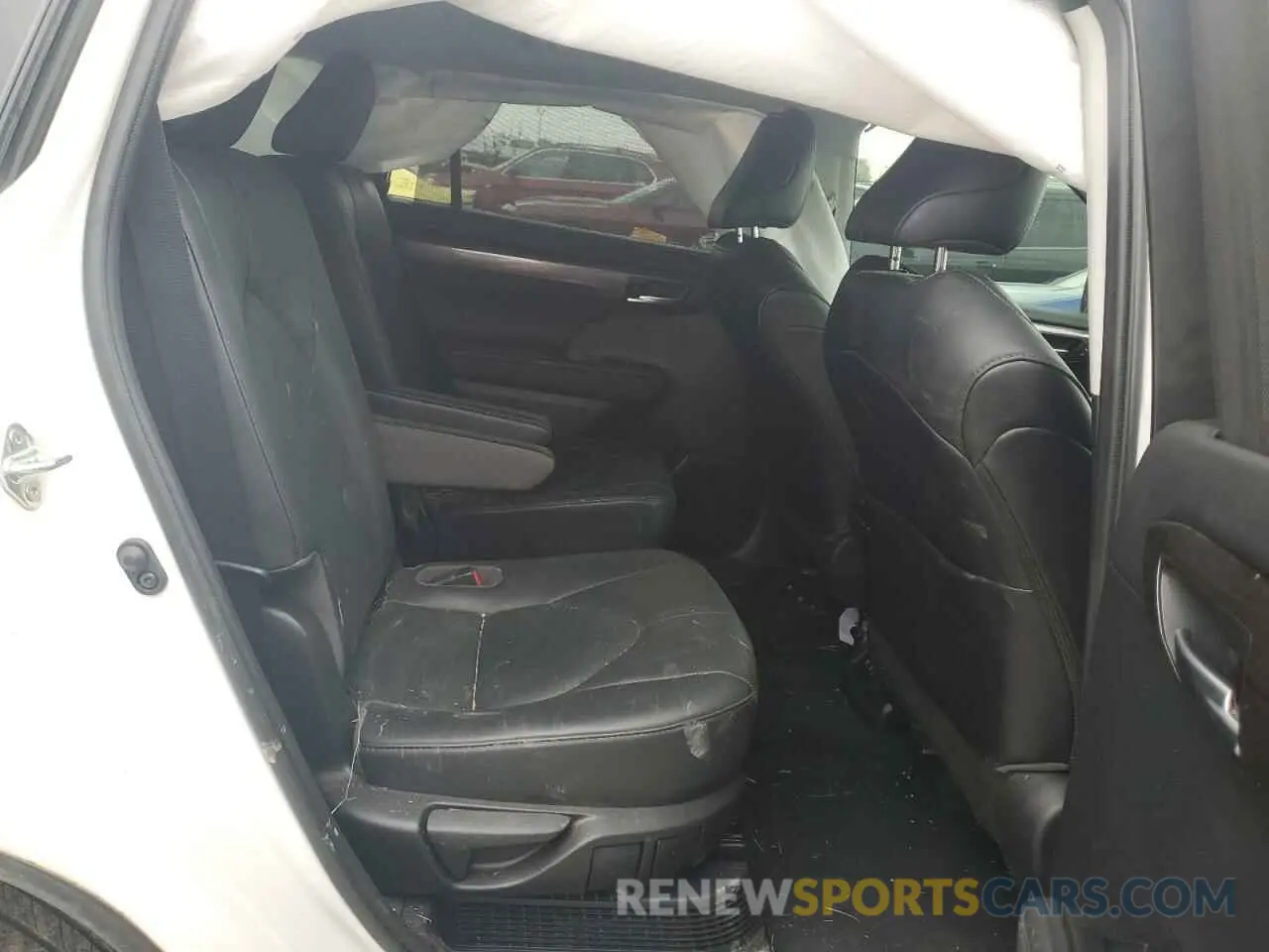 11 Photograph of a damaged car 5TDEBRCH5MS016560 TOYOTA HIGHLANDER 2021