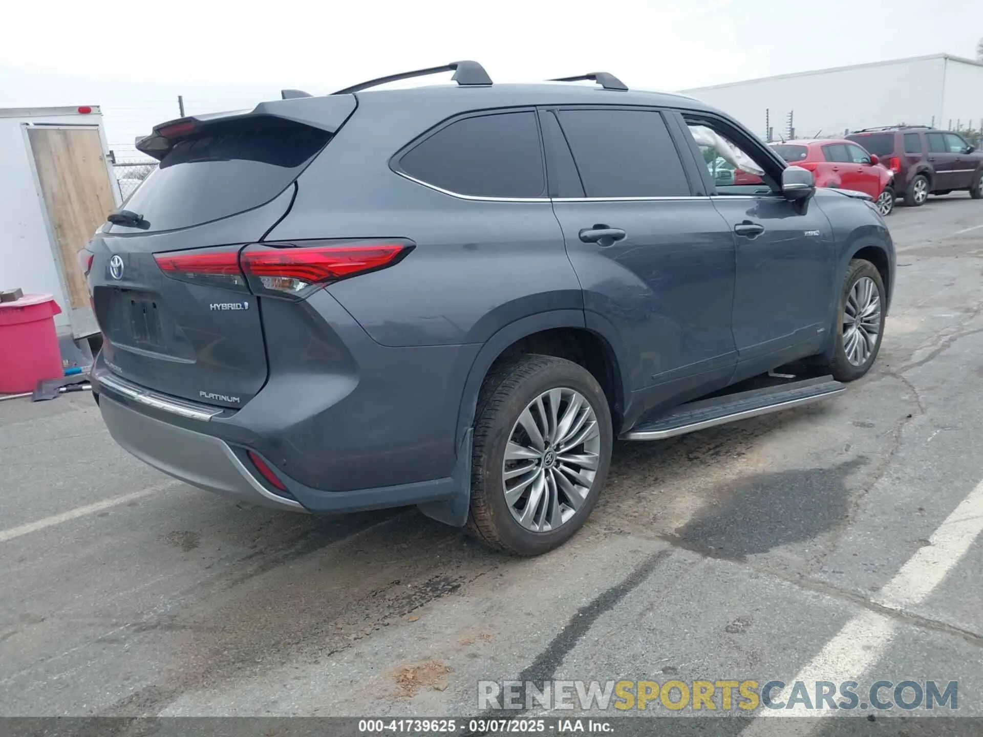 4 Photograph of a damaged car 5TDEBRCH5MS021242 TOYOTA HIGHLANDER 2021