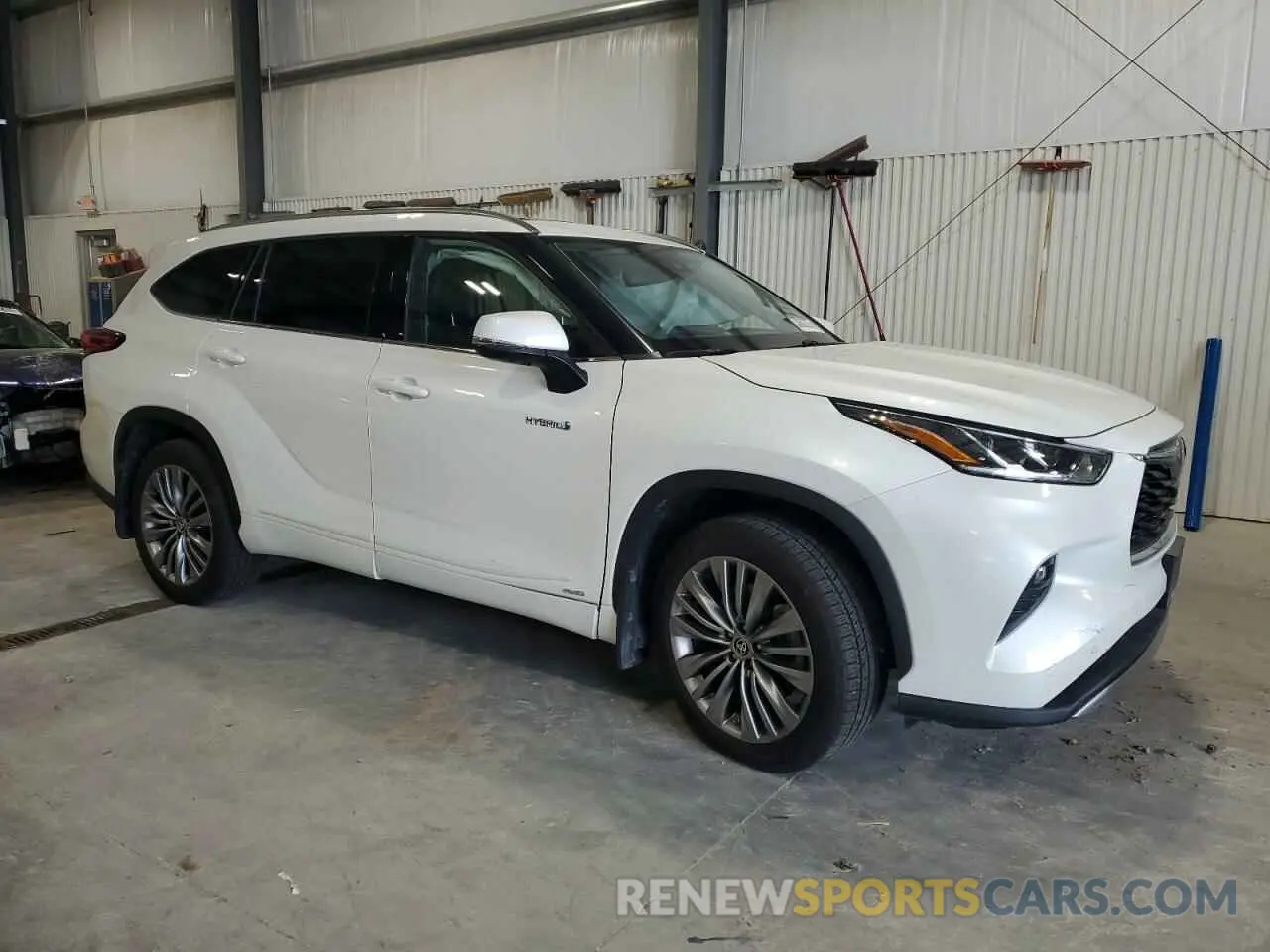 4 Photograph of a damaged car 5TDEBRCH5MS027980 TOYOTA HIGHLANDER 2021