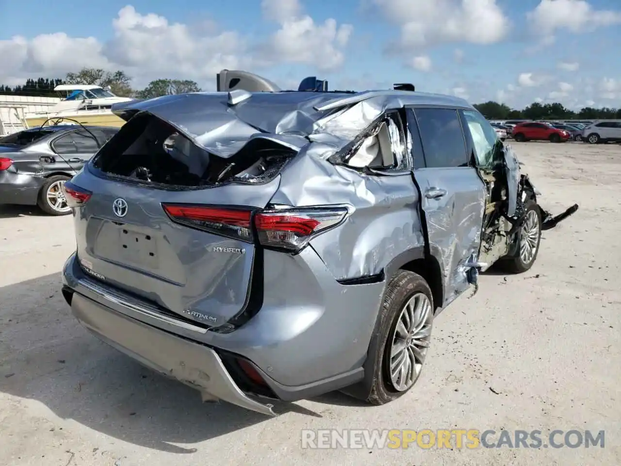 4 Photograph of a damaged car 5TDEBRCH6MS022318 TOYOTA HIGHLANDER 2021