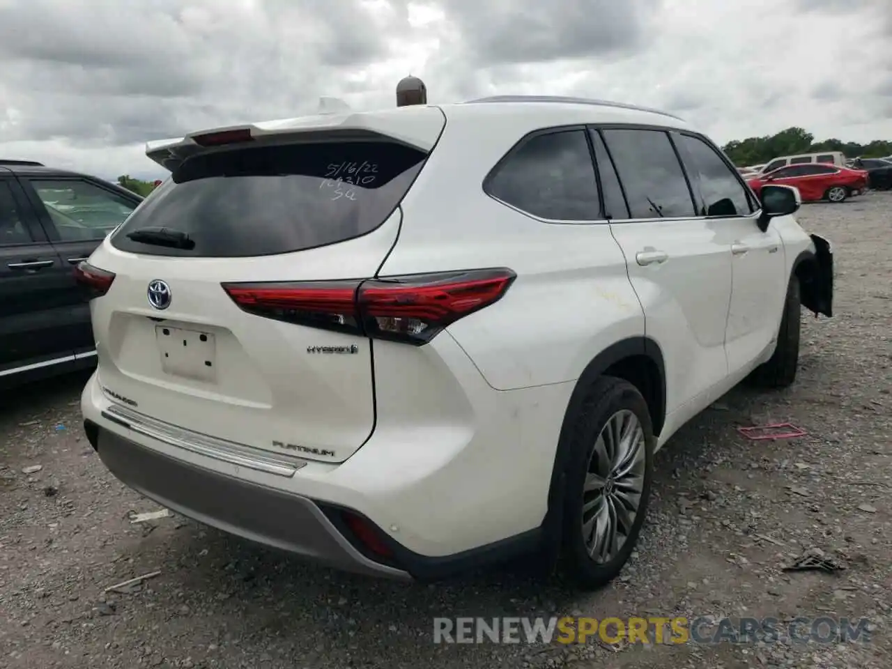 4 Photograph of a damaged car 5TDEBRCH7MS020691 TOYOTA HIGHLANDER 2021