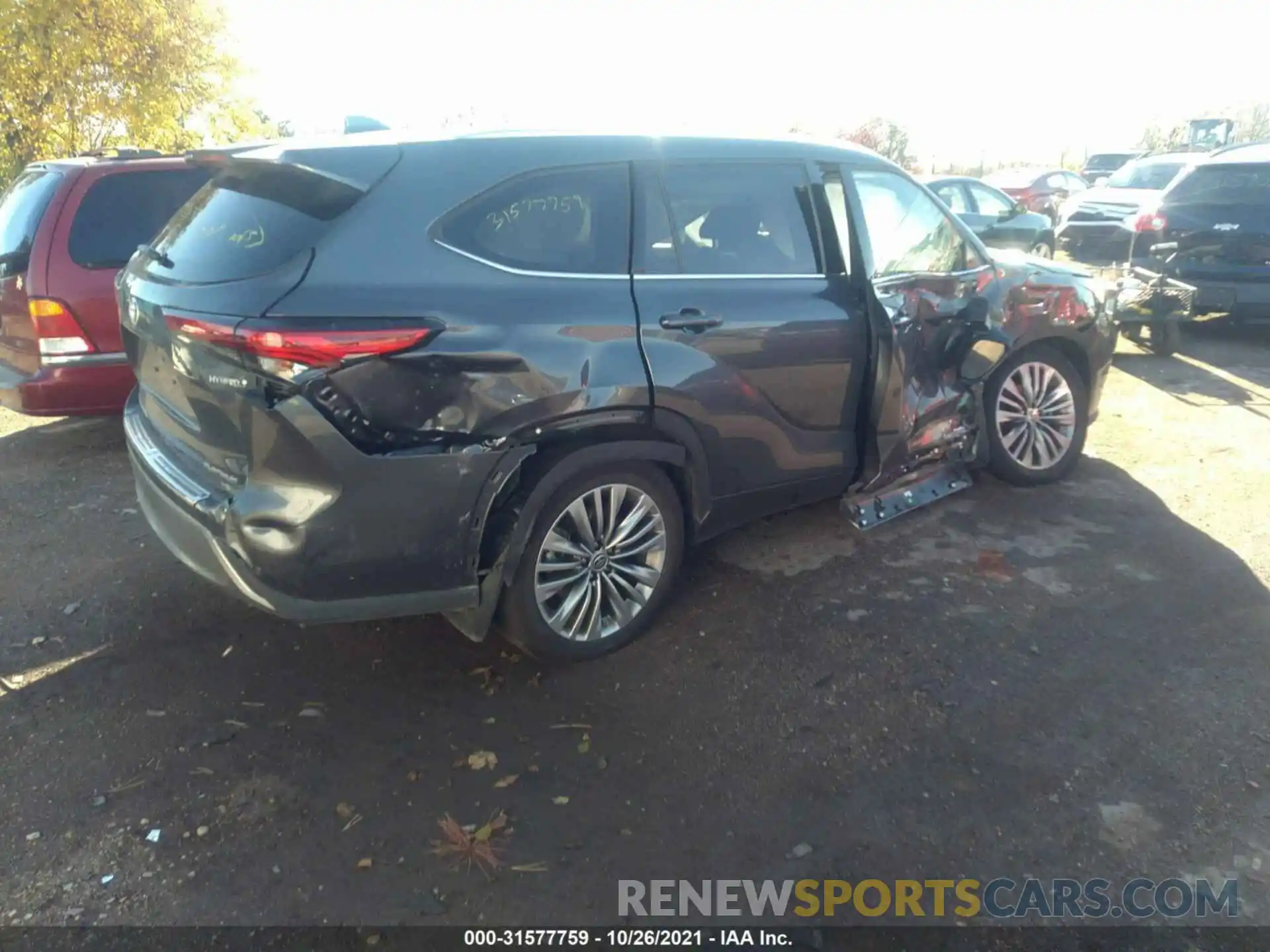 4 Photograph of a damaged car 5TDEBRCHXMS020975 TOYOTA HIGHLANDER 2021