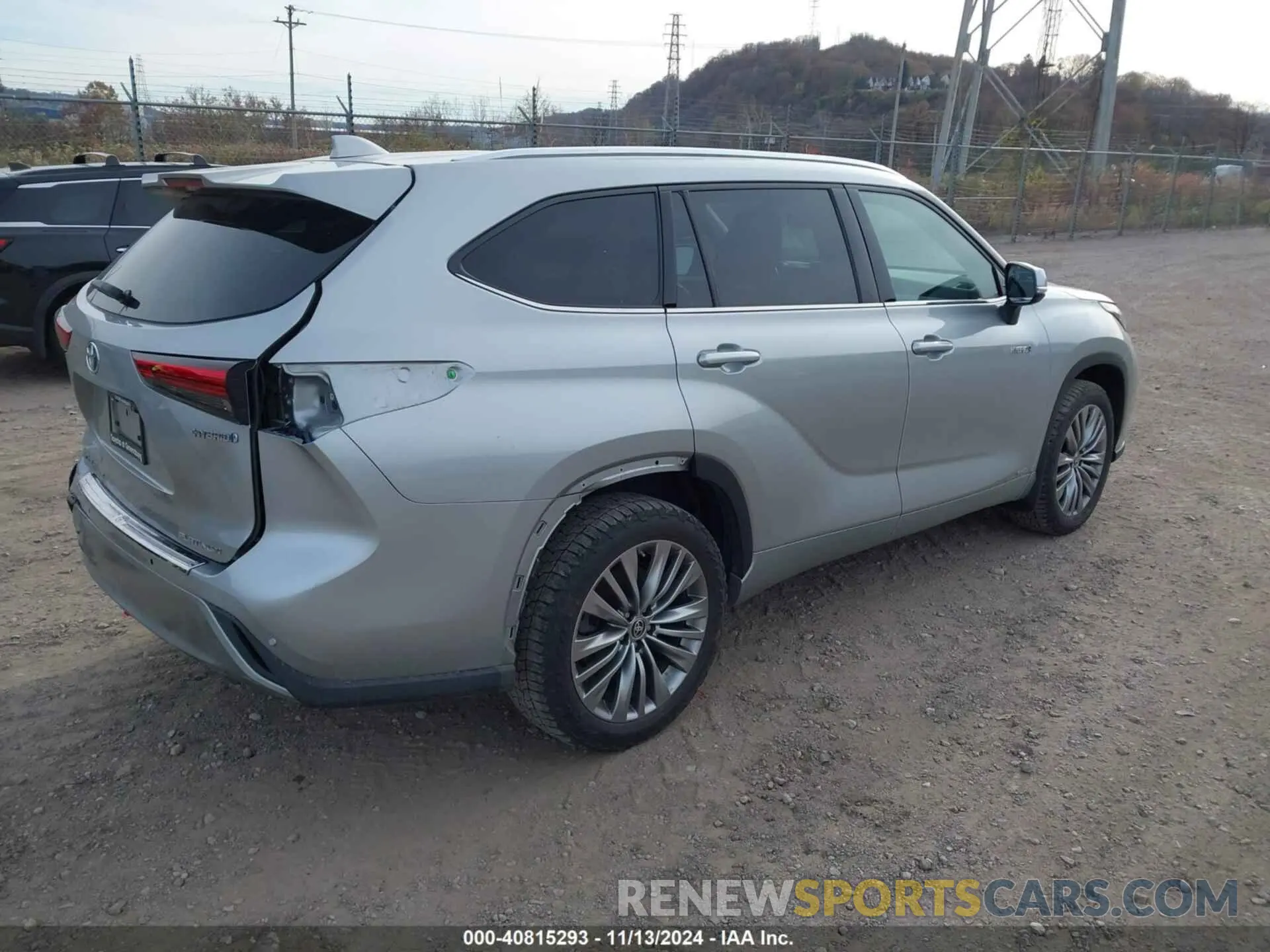 4 Photograph of a damaged car 5TDEBRCHXMS029336 TOYOTA HIGHLANDER 2021
