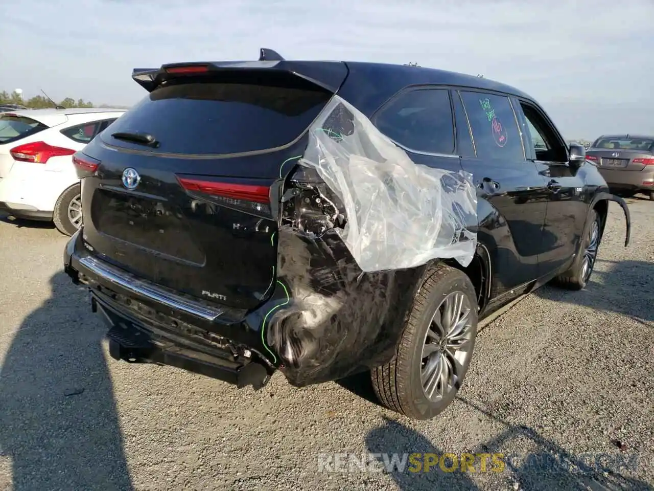 4 Photograph of a damaged car 5TDEBRCHXMS047819 TOYOTA HIGHLANDER 2021