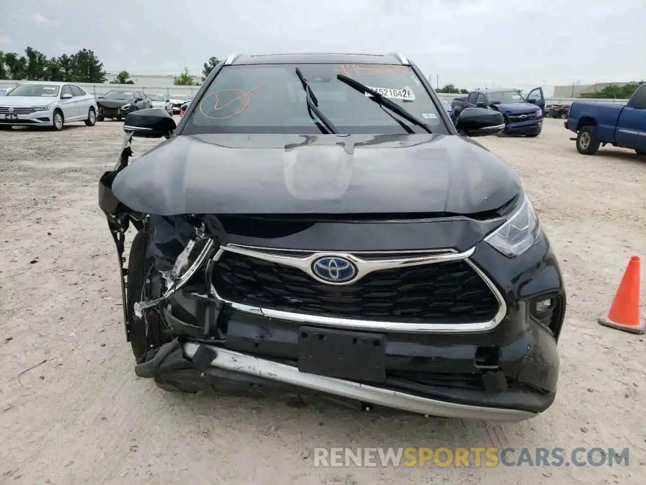 9 Photograph of a damaged car 5TDFARAH6MS009191 TOYOTA HIGHLANDER 2021