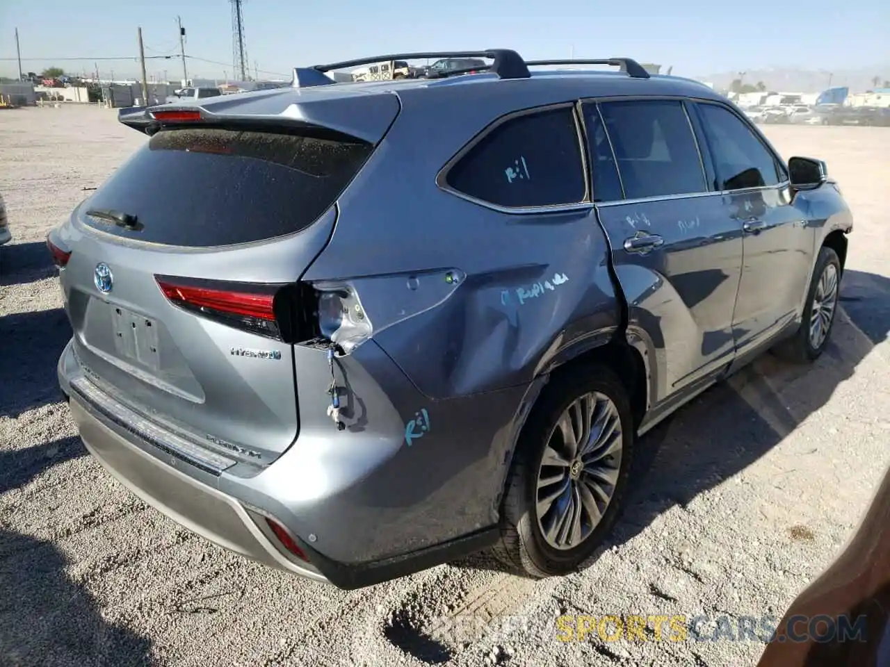 4 Photograph of a damaged car 5TDFARAH9MS006611 TOYOTA HIGHLANDER 2021