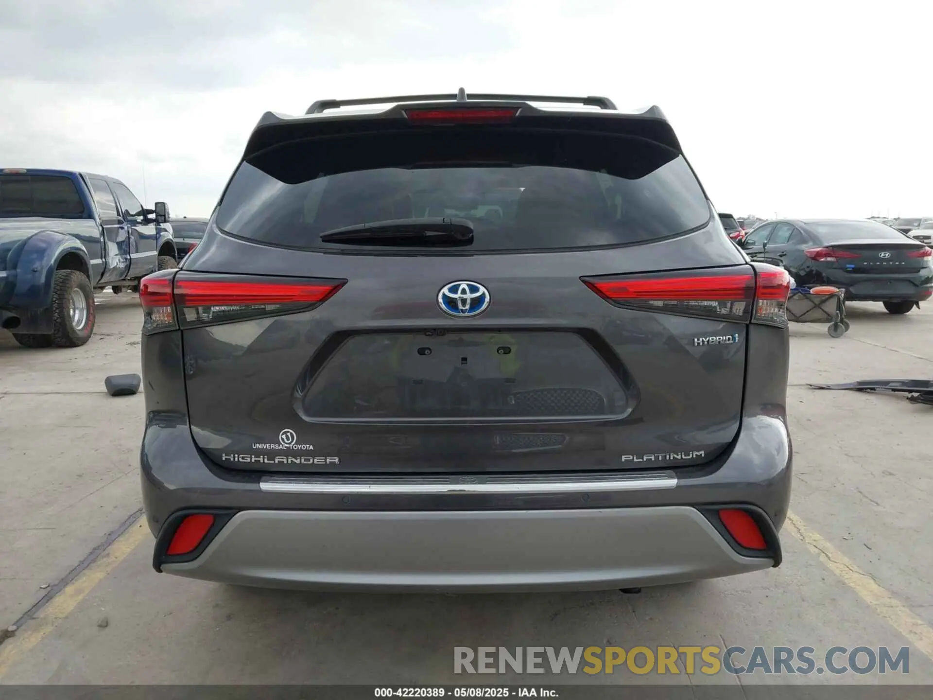 17 Photograph of a damaged car 5TDFARAHXMS008030 TOYOTA HIGHLANDER 2021