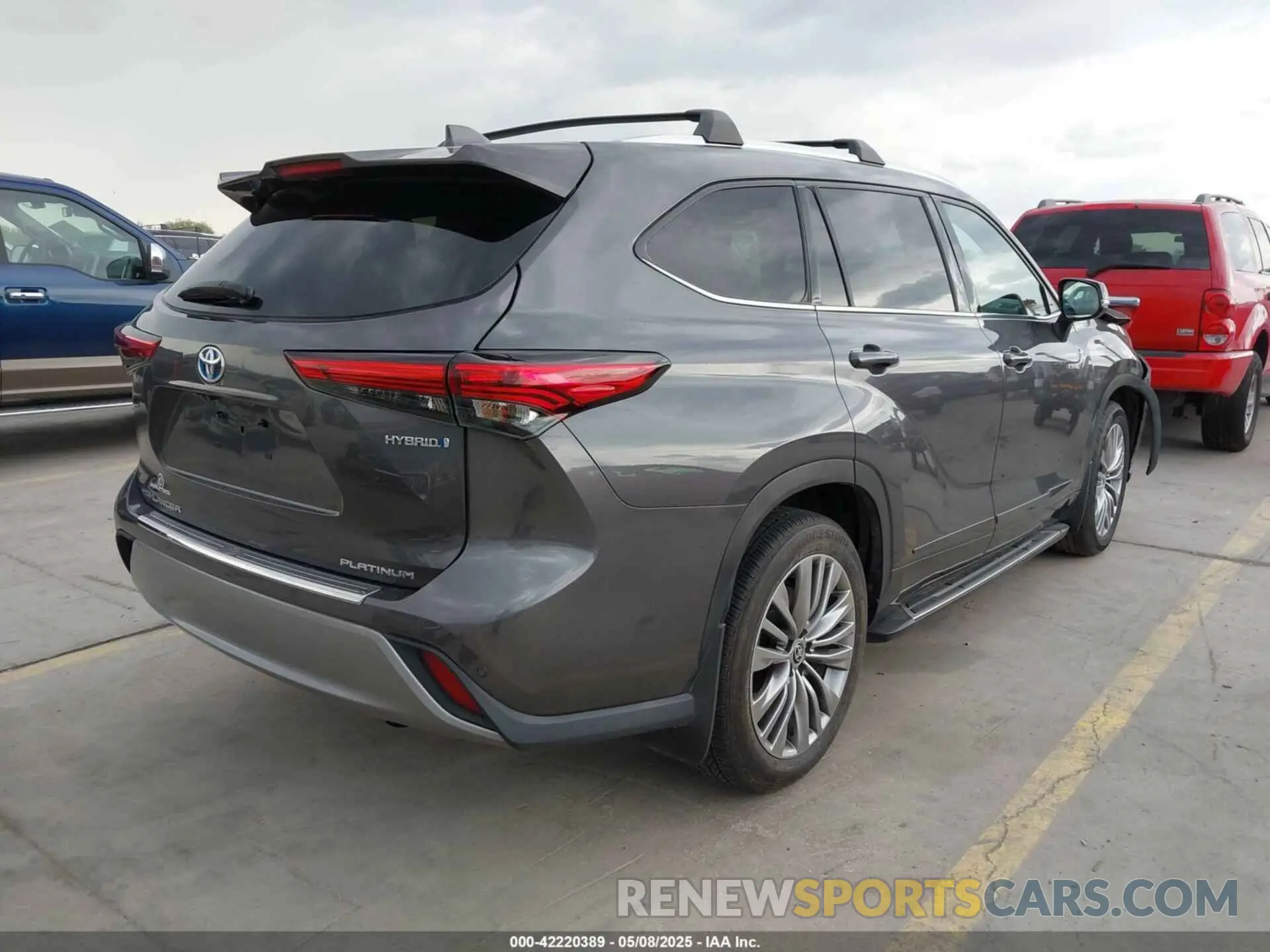 4 Photograph of a damaged car 5TDFARAHXMS008030 TOYOTA HIGHLANDER 2021