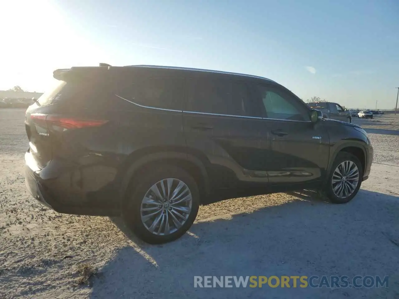 3 Photograph of a damaged car 5TDFARAHXMS009078 TOYOTA HIGHLANDER 2021