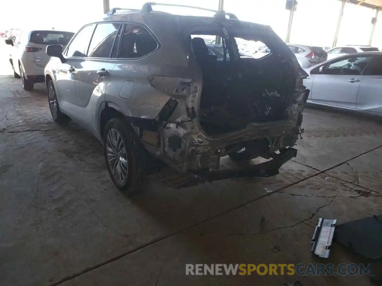 3 Photograph of a damaged car 5TDFARAHXMS010652 TOYOTA HIGHLANDER 2021