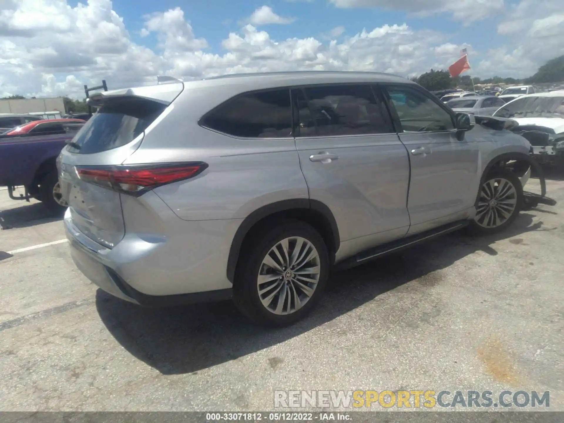 4 Photograph of a damaged car 5TDFZRAH0MS045693 TOYOTA HIGHLANDER 2021