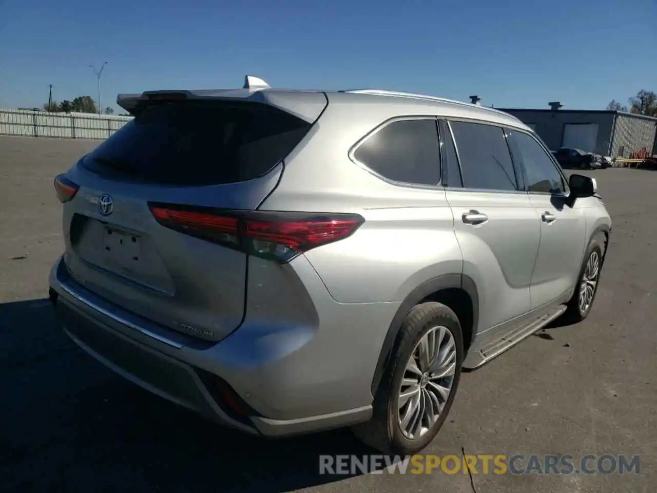 4 Photograph of a damaged car 5TDFZRAH2MS044593 TOYOTA HIGHLANDER 2021