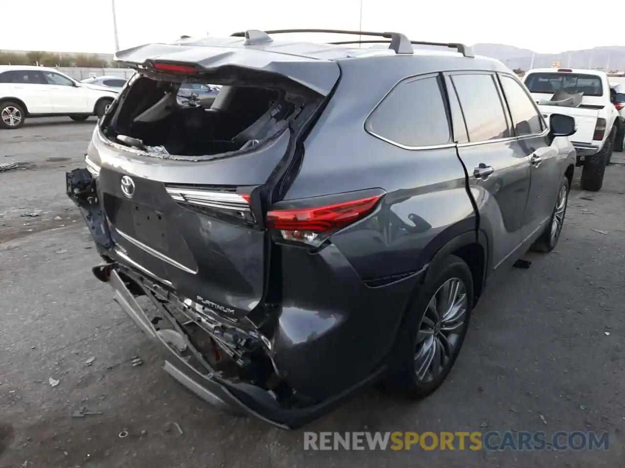 4 Photograph of a damaged car 5TDFZRAH6MS037114 TOYOTA HIGHLANDER 2021