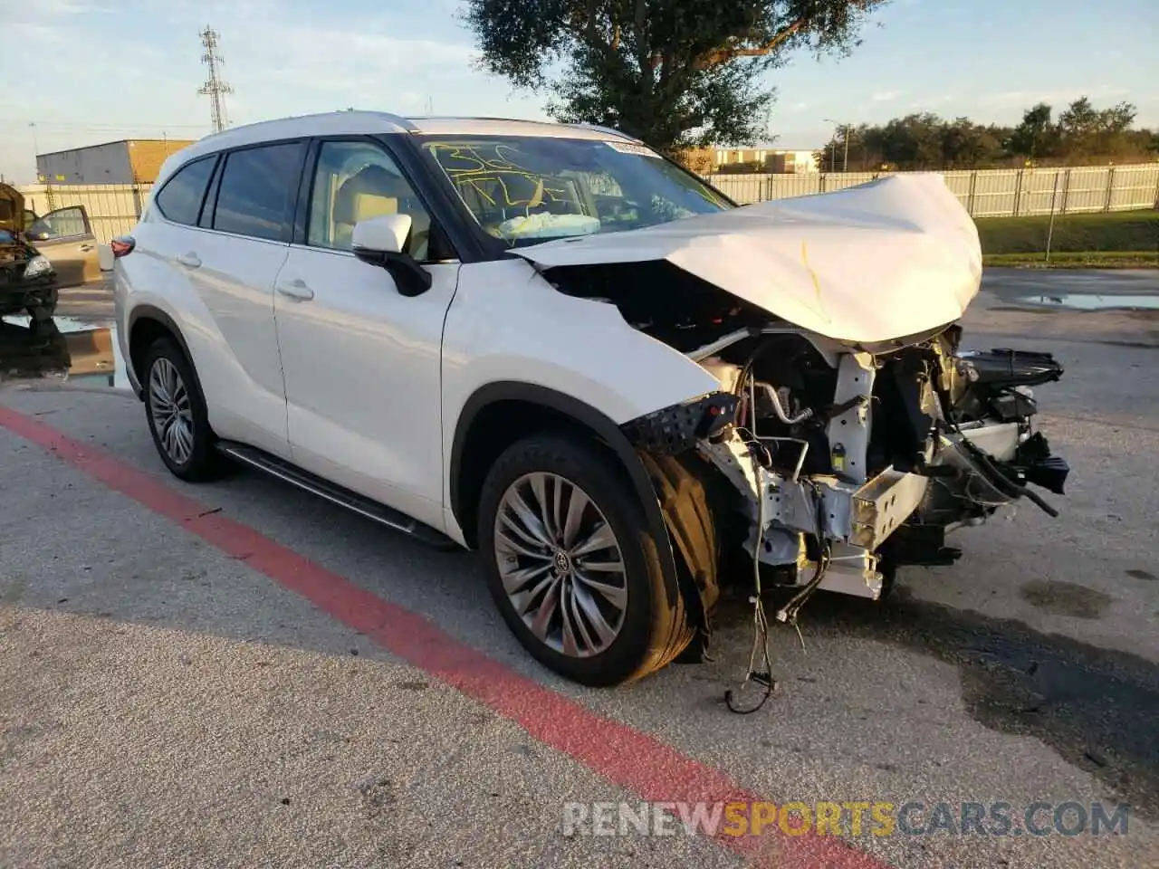 1 Photograph of a damaged car 5TDFZRAH8MS070339 TOYOTA HIGHLANDER 2021