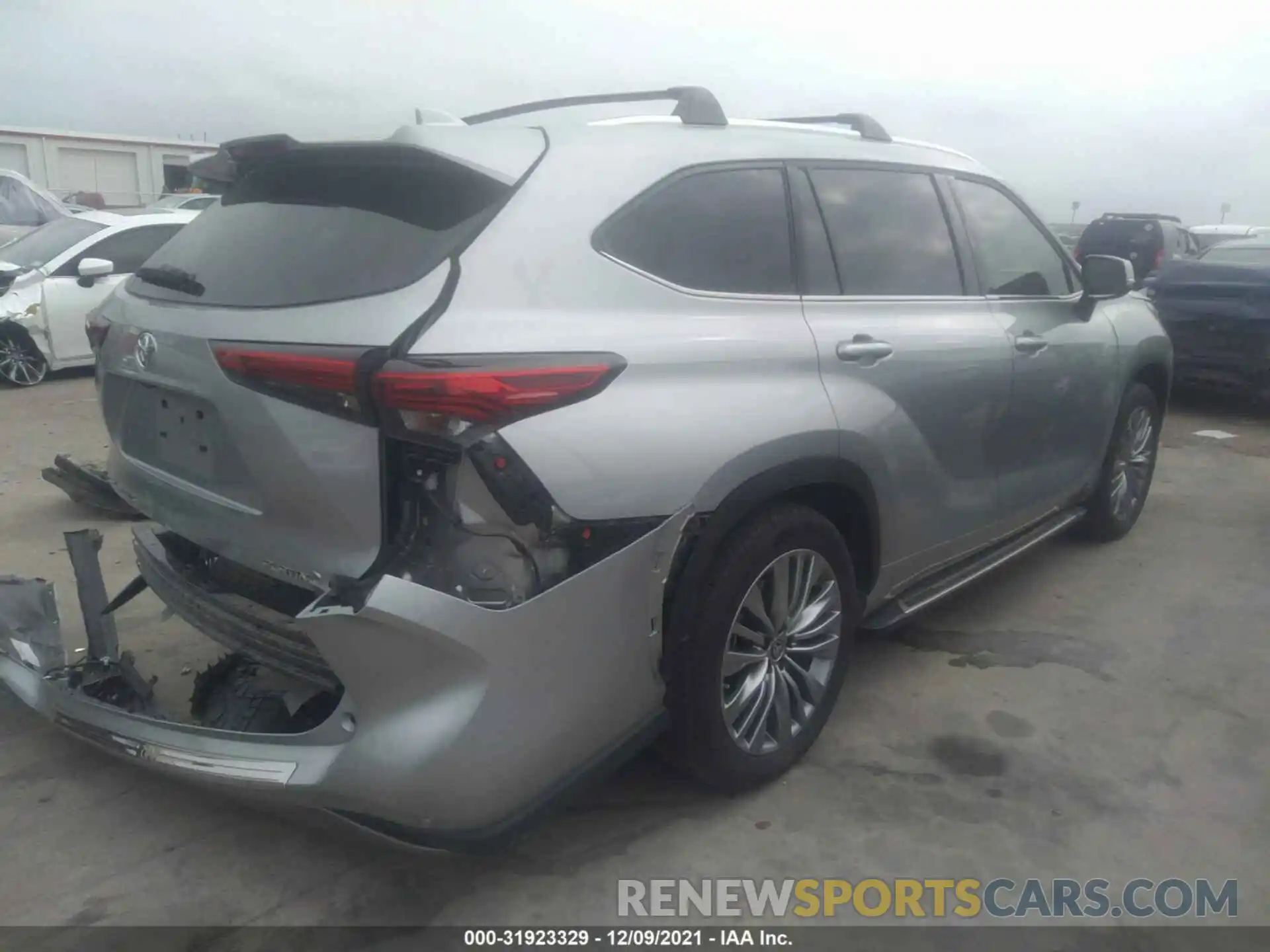 4 Photograph of a damaged car 5TDFZRAH9MS038421 TOYOTA HIGHLANDER 2021