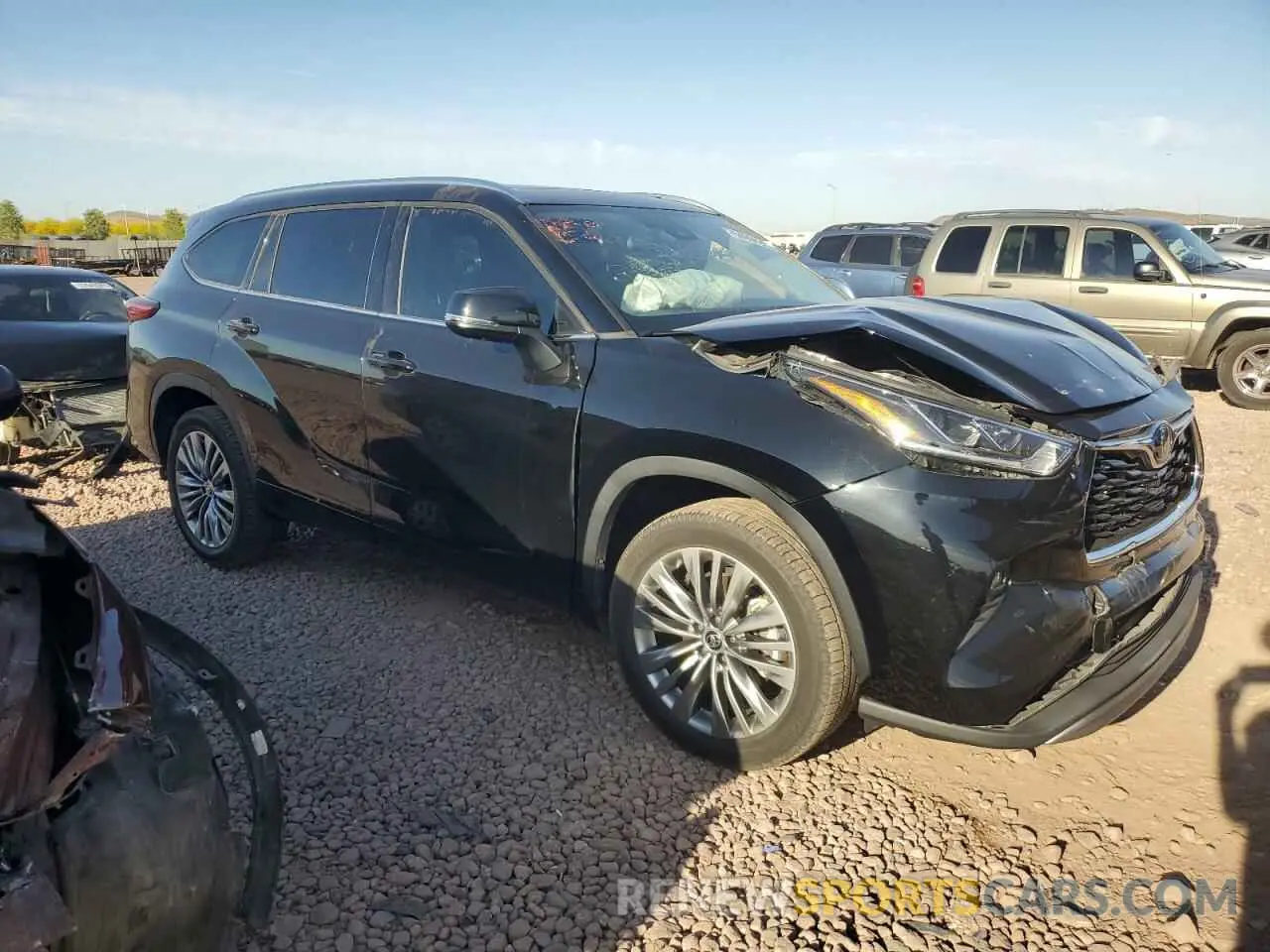 4 Photograph of a damaged car 5TDFZRAHXMS037147 TOYOTA HIGHLANDER 2021