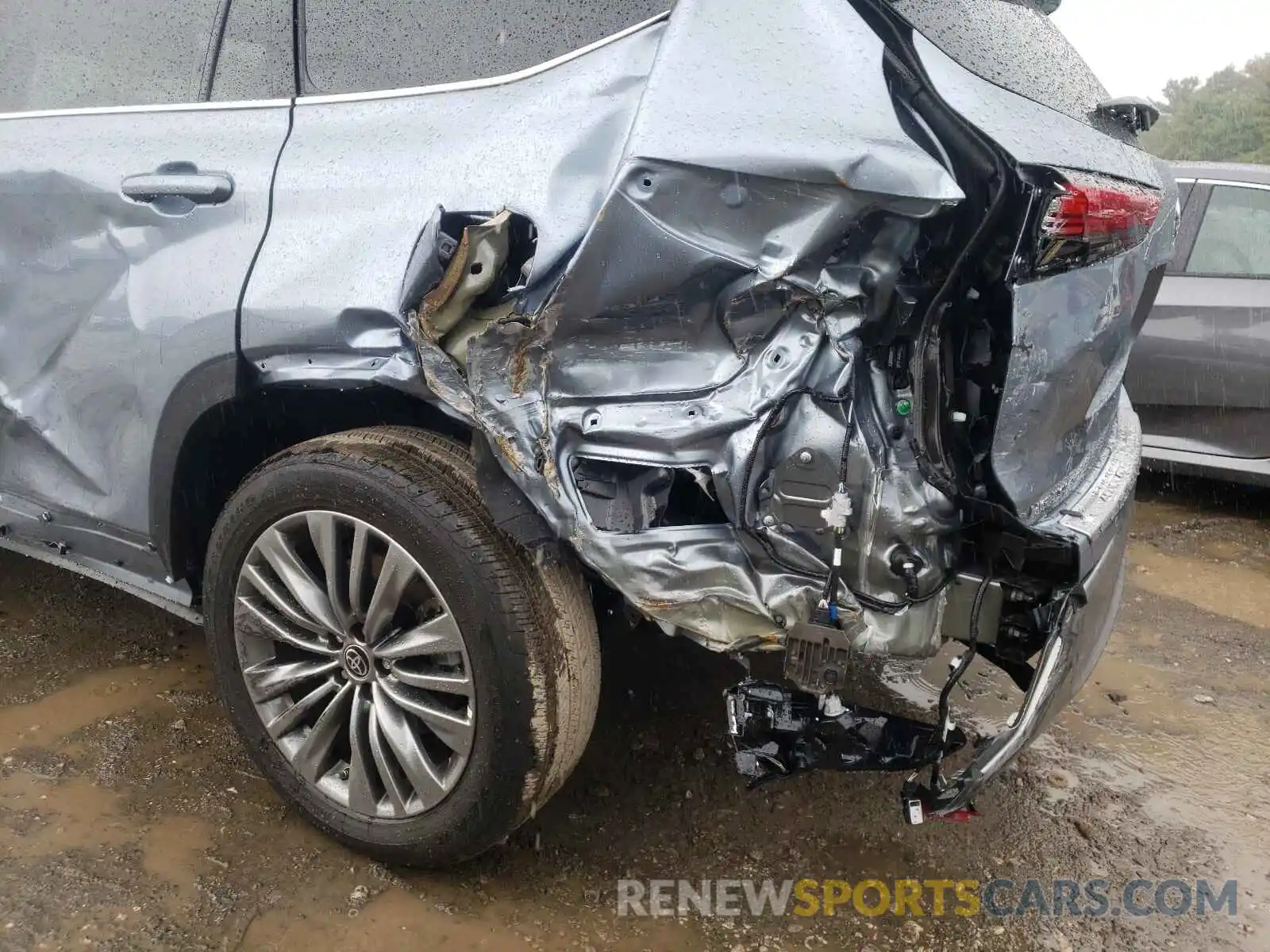 9 Photograph of a damaged car 5TDFZRBH0MS104692 TOYOTA HIGHLANDER 2021