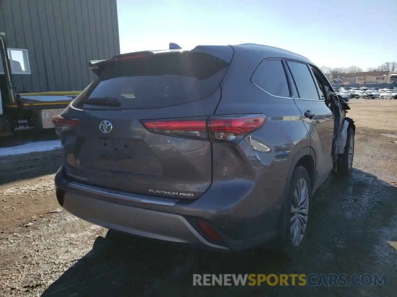 4 Photograph of a damaged car 5TDFZRBH0MS160440 TOYOTA HIGHLANDER 2021