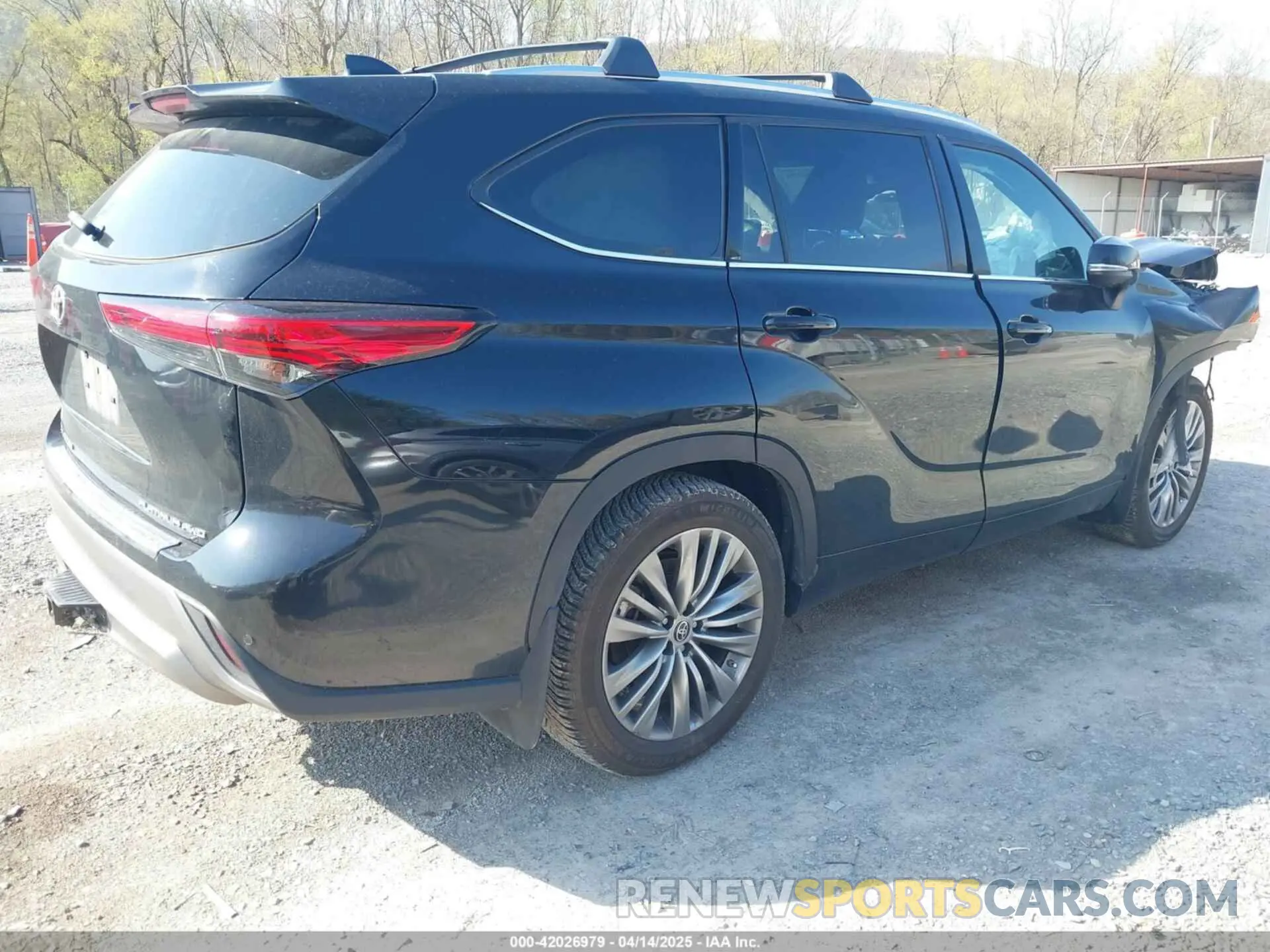 4 Photograph of a damaged car 5TDFZRBH3MS133216 TOYOTA HIGHLANDER 2021