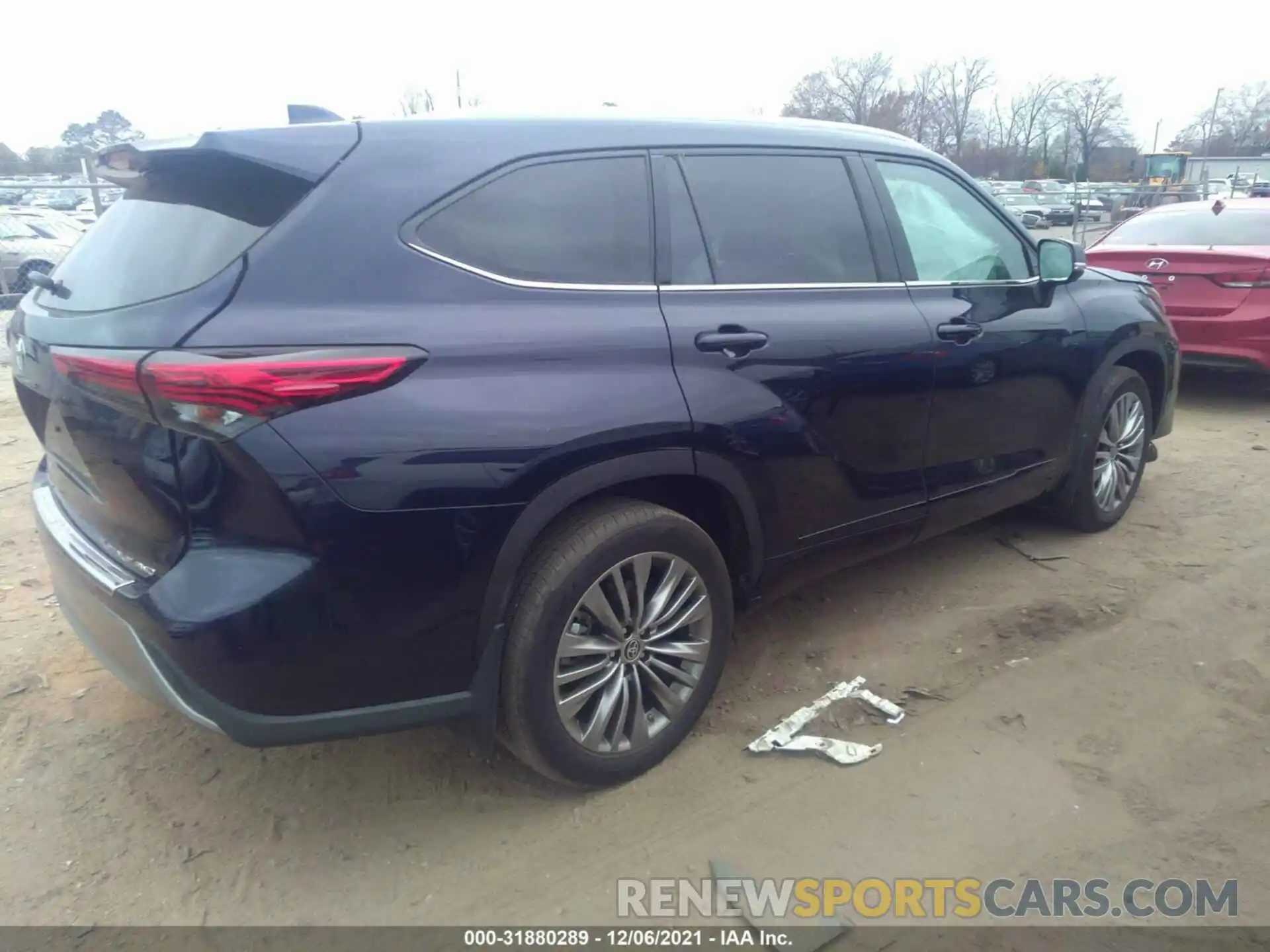 4 Photograph of a damaged car 5TDFZRBH4MS058056 TOYOTA HIGHLANDER 2021