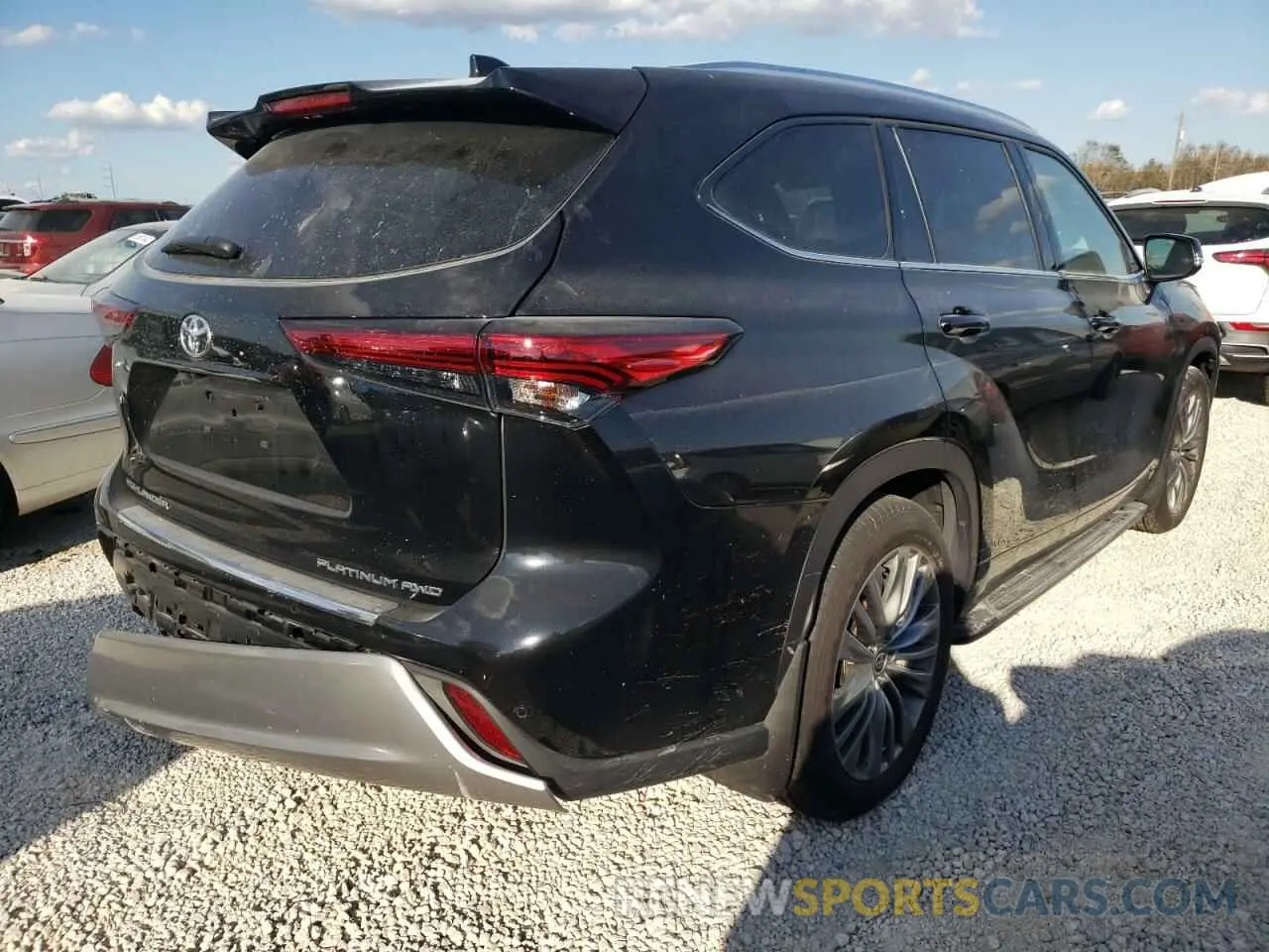 4 Photograph of a damaged car 5TDFZRBH4MS121785 TOYOTA HIGHLANDER 2021